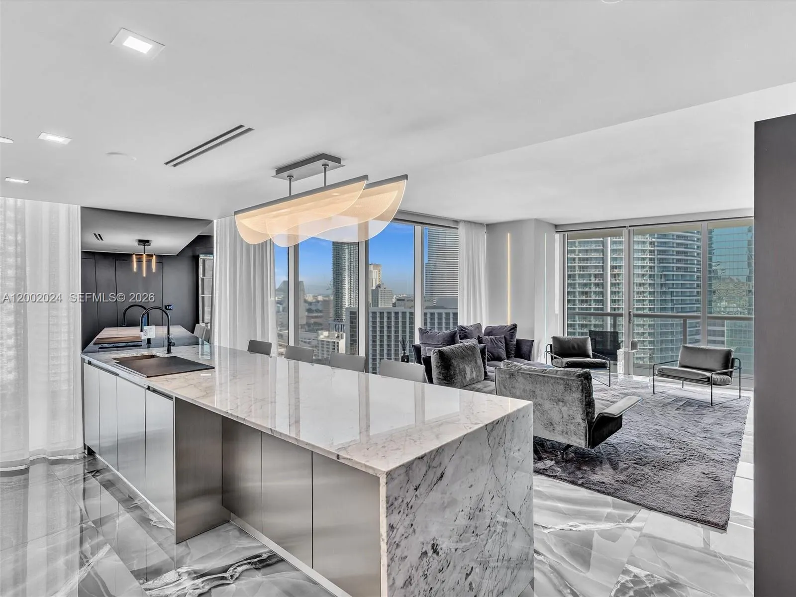 Foto de propiedad en 475 Brickell Avenue 2715, Miami, FL 33131 Miami con MLS#