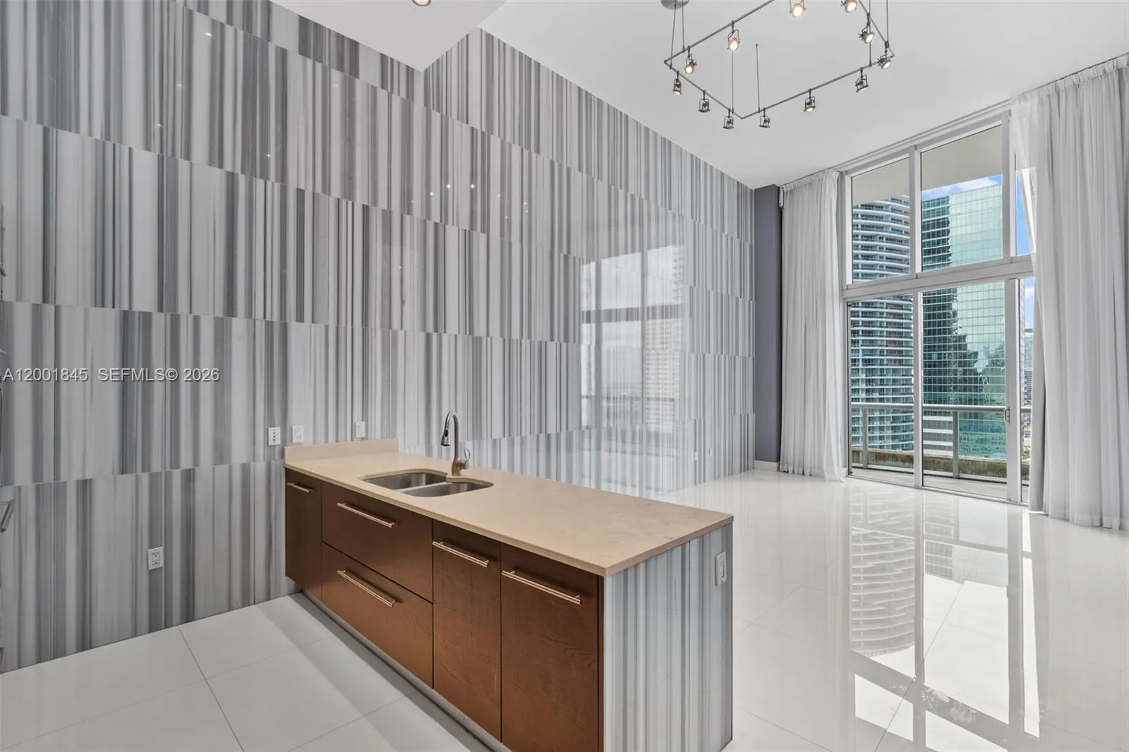 Foto de propiedad en 475 Brickell Avenue 2812, Miami, FL 33131 Miami con MLS# 