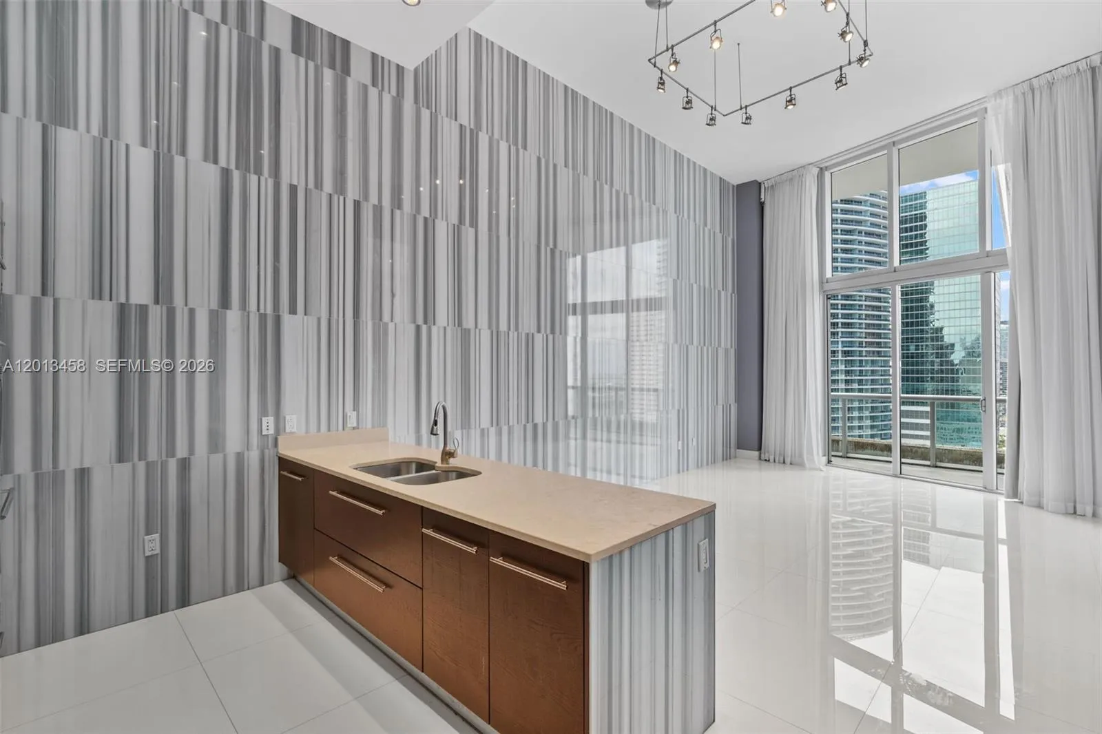 Foto de propiedad en 475 Brickell Avenue 2812, Miami, FL 33131 Miami con MLS# 