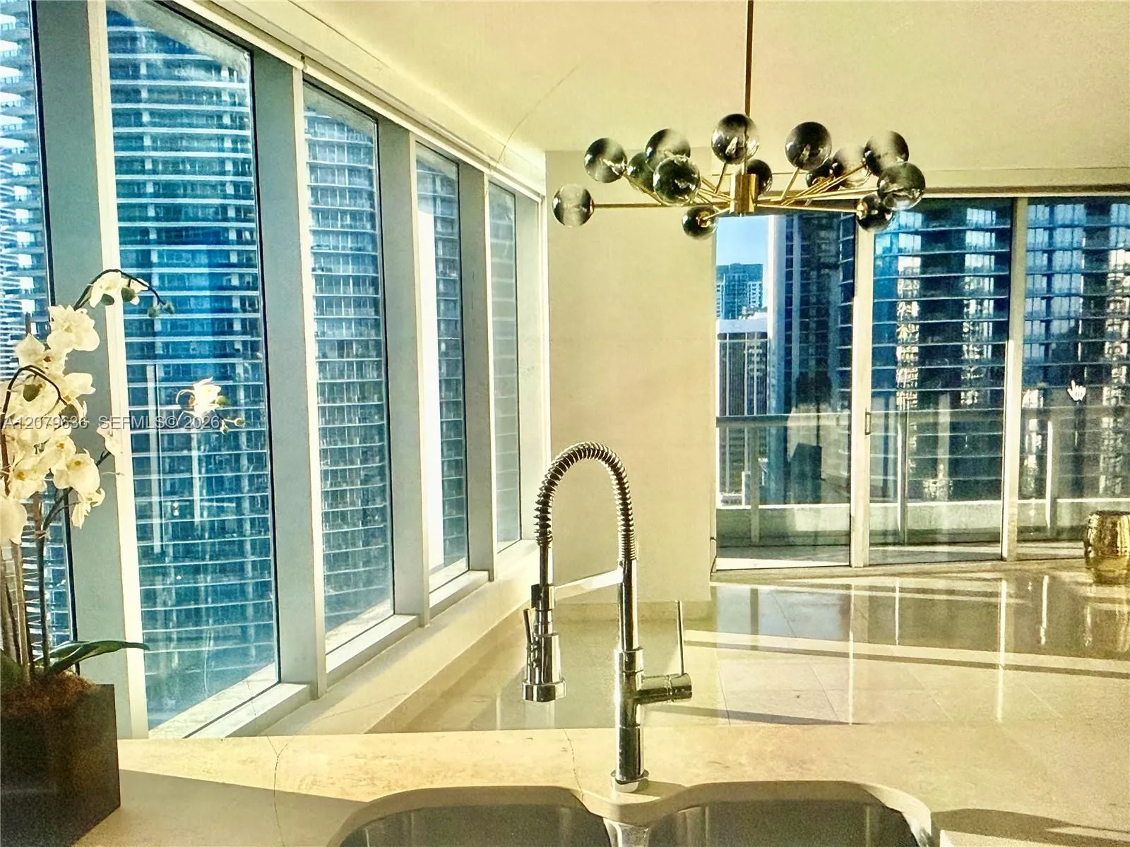 Foto de propiedad en 475 Brickell Avenue 2915, Miami, FL 33131 Miami con MLS# 
