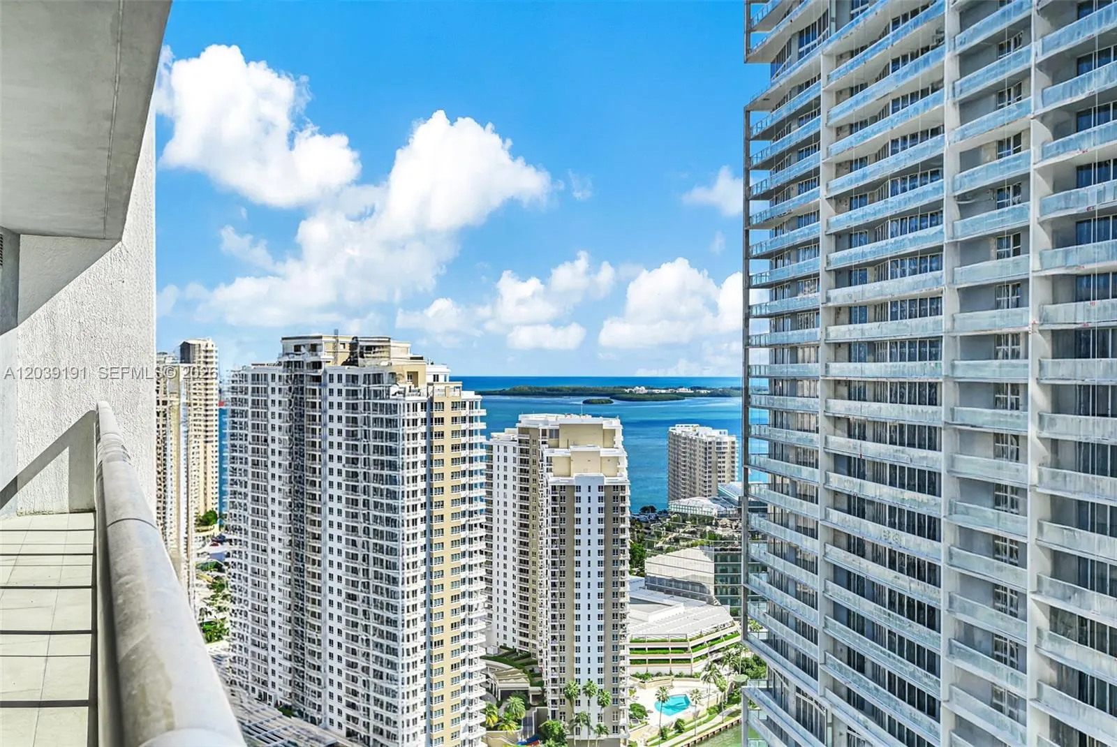 Foto de propiedad en 475 Brickell Avenue 3113, Miami, FL 33131 Miami con MLS# 