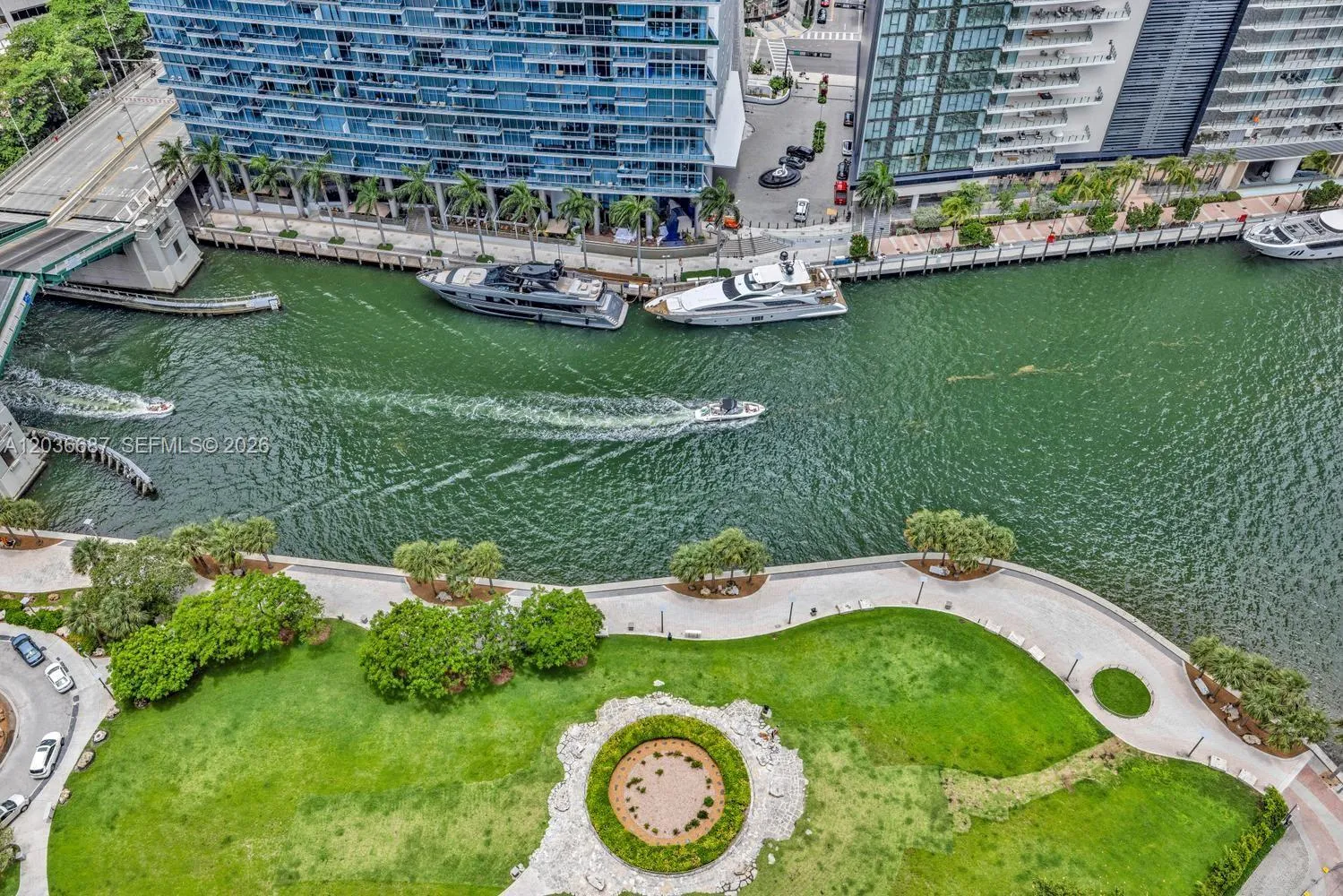 Foto de propiedad en 475 Brickell Avenue 3214, Miami, FL 33131 Miami con MLS# 