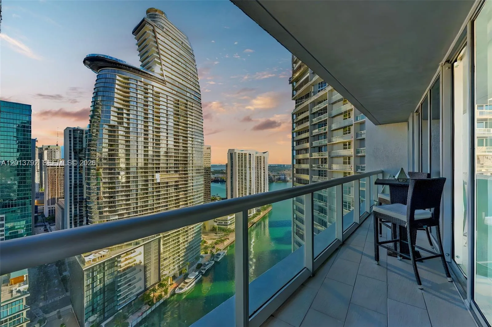 Foto de propiedad en 475 Brickell Avenue 3515, Miami, FL 33131 Miami con MLS# 