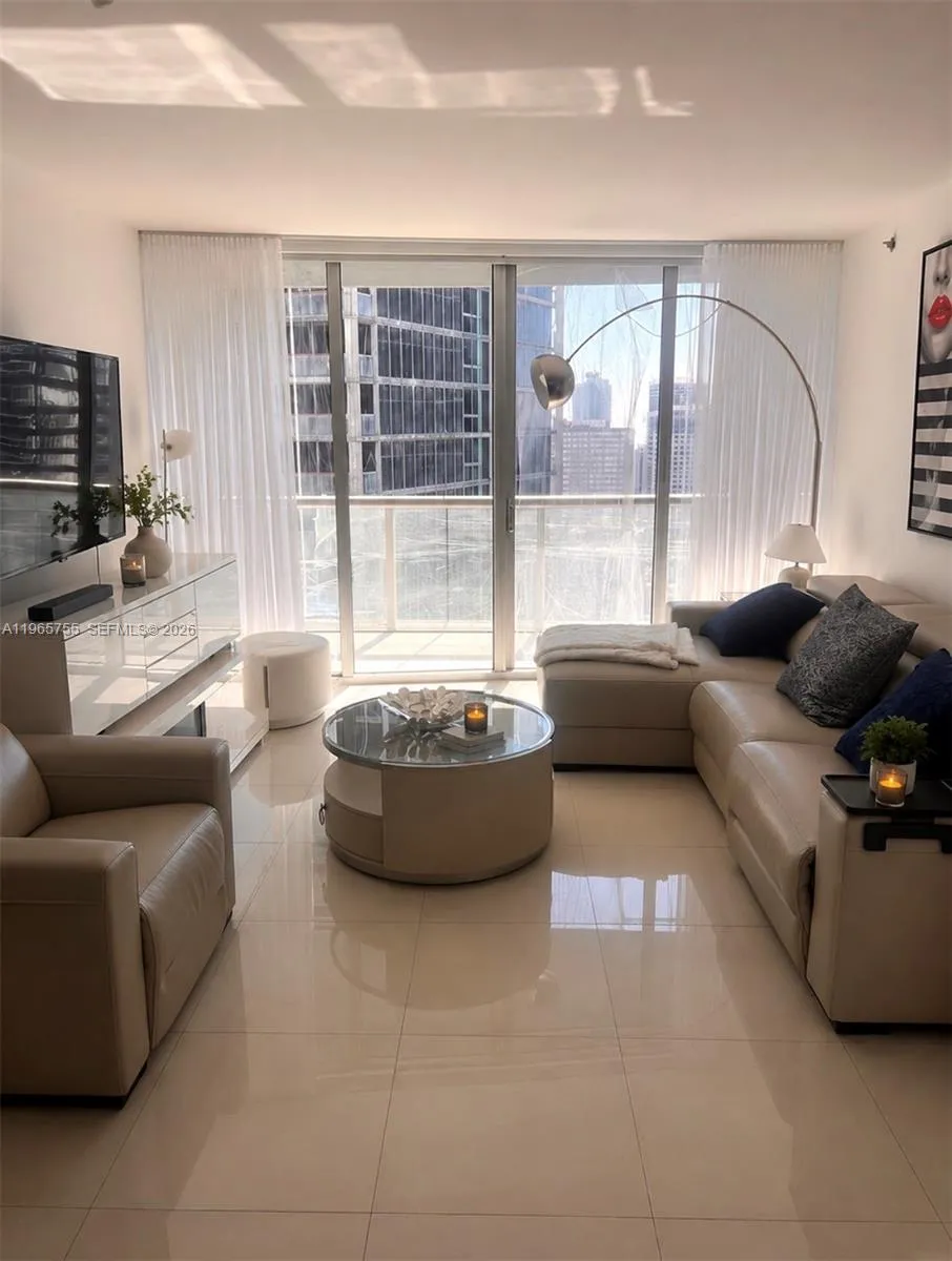 Foto de propiedad en 475 Brickell Avenue 3613, Miami, FL 33131 Miami con MLS# 