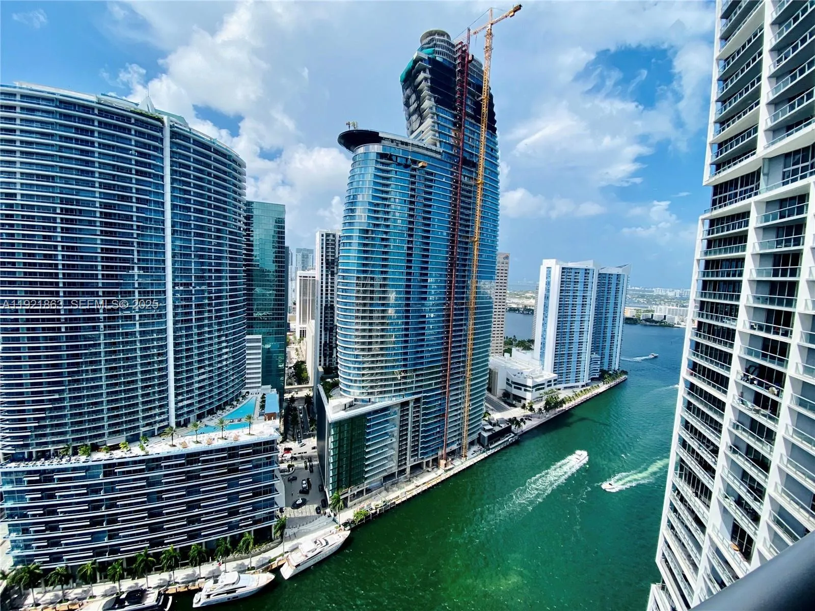 Foto de propiedad en 475 Brickell Avenue 3715, Miami, FL 33131 Miami con MLS# 