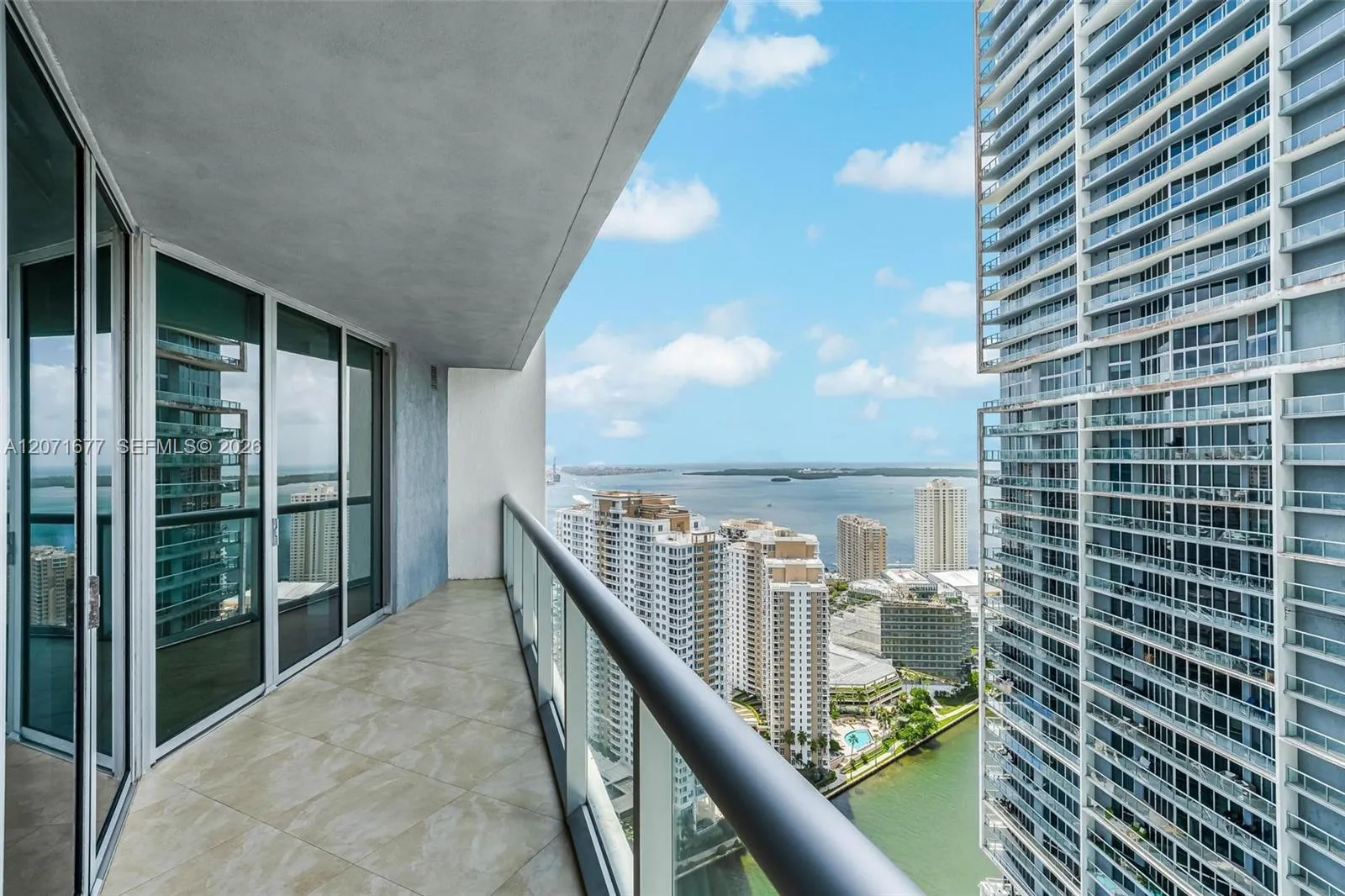 Foto de propiedad en 475 Brickell Avenue 3811, Miami, FL 33131 Miami con MLS# 