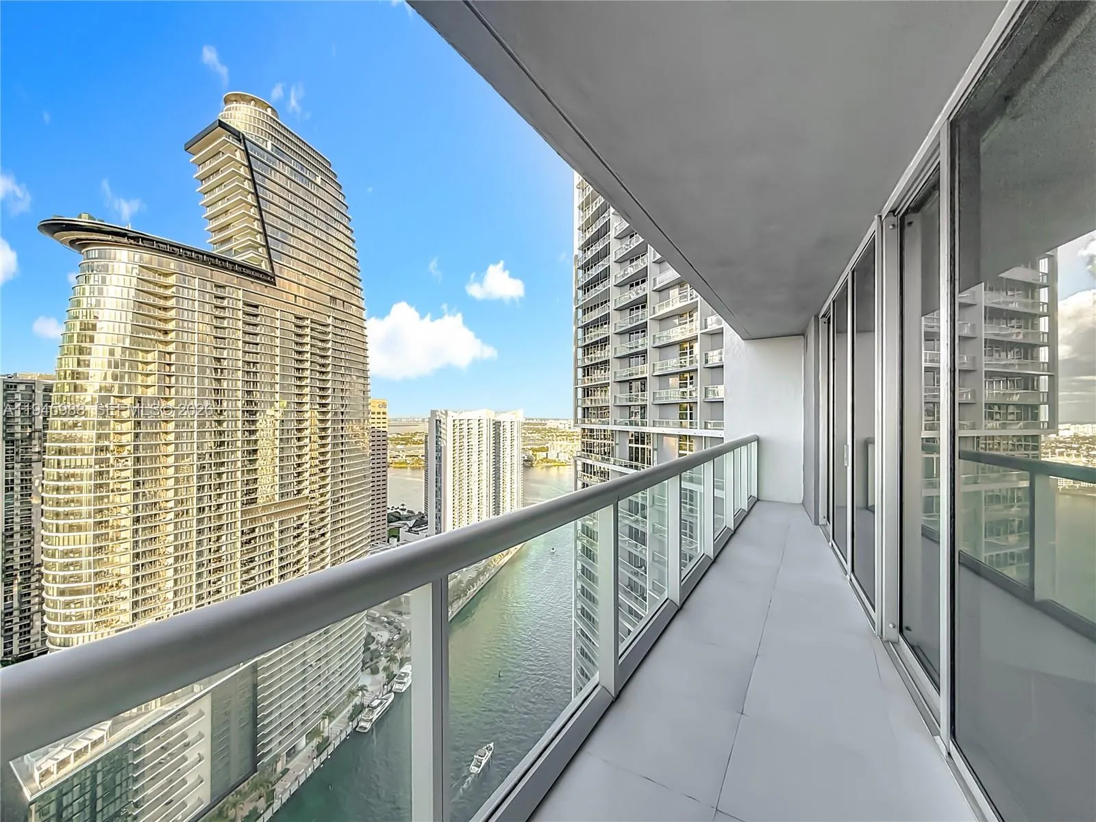 Foto de propiedad en 475 Brickell Avenue 4215, Miami, FL 33131 Miami con MLS# 