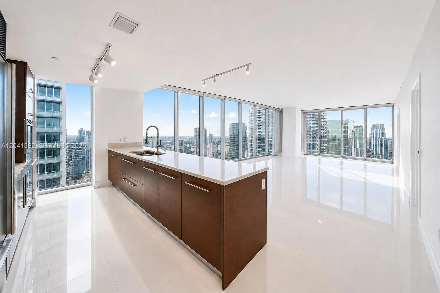 Foto de propiedad en 475 Brickell Avenue 4715, Miami, FL 33131 Miami con MLS#