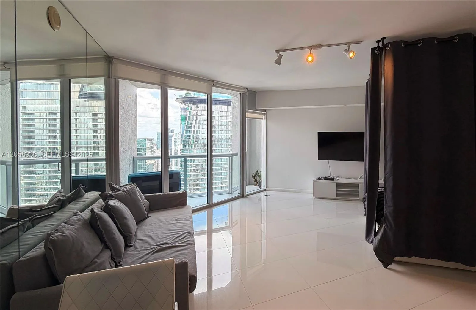 Foto de propiedad en 475 Brickell Avenue 5008, Miami, FL 33131 Miami con MLS# 