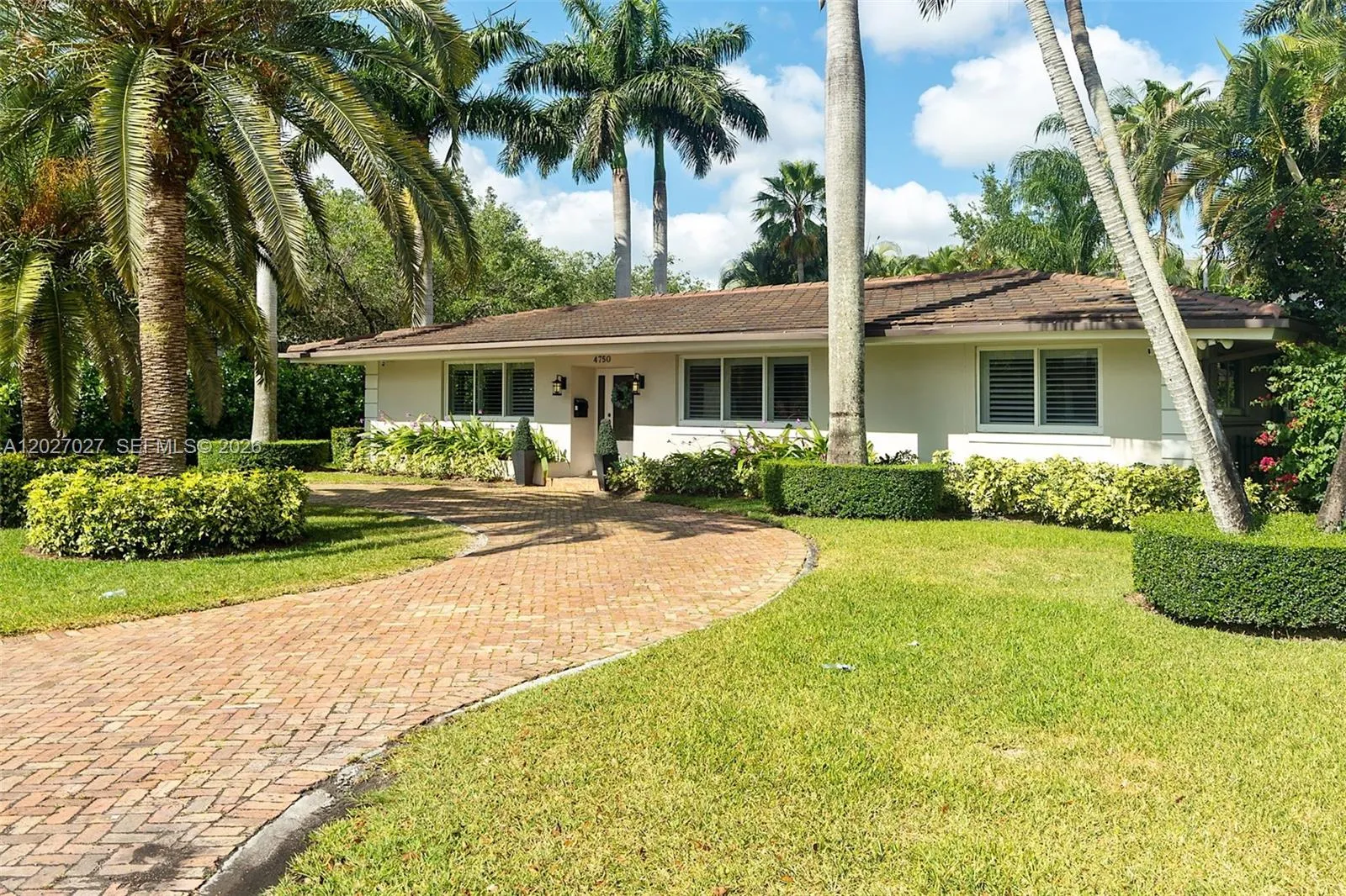 Foto de propiedad en 4750 Alhambra Circle, Coral Gables, FL 33146 Coral Gables con MLS# 