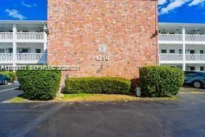 Foto de propiedad en 4750 NW 10th Court 308, Plantation, FL 33313 Plantation con MLS# 