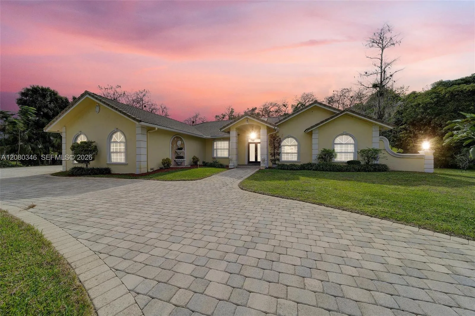 Foto de propiedad en 4750 W Leitner Drive, Coral Springs, FL 33067 Coral Springs con MLS# 