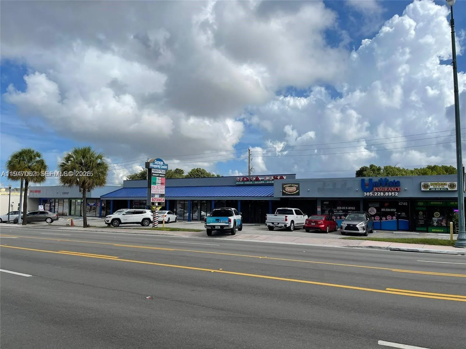 Foto de propiedad en 4757 SW 8th Street 4747, Miami, FL 33134 Miami con MLS# 
