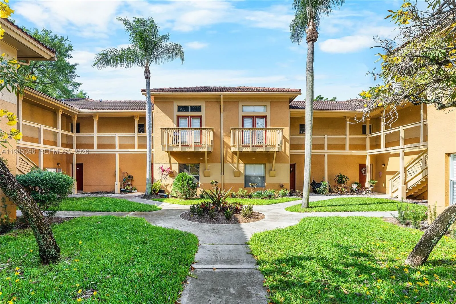 Foto de propiedad en 4759 Via Palm Lakes 312, West Palm Beach, FL 33417 West Palm Beach con MLS# 