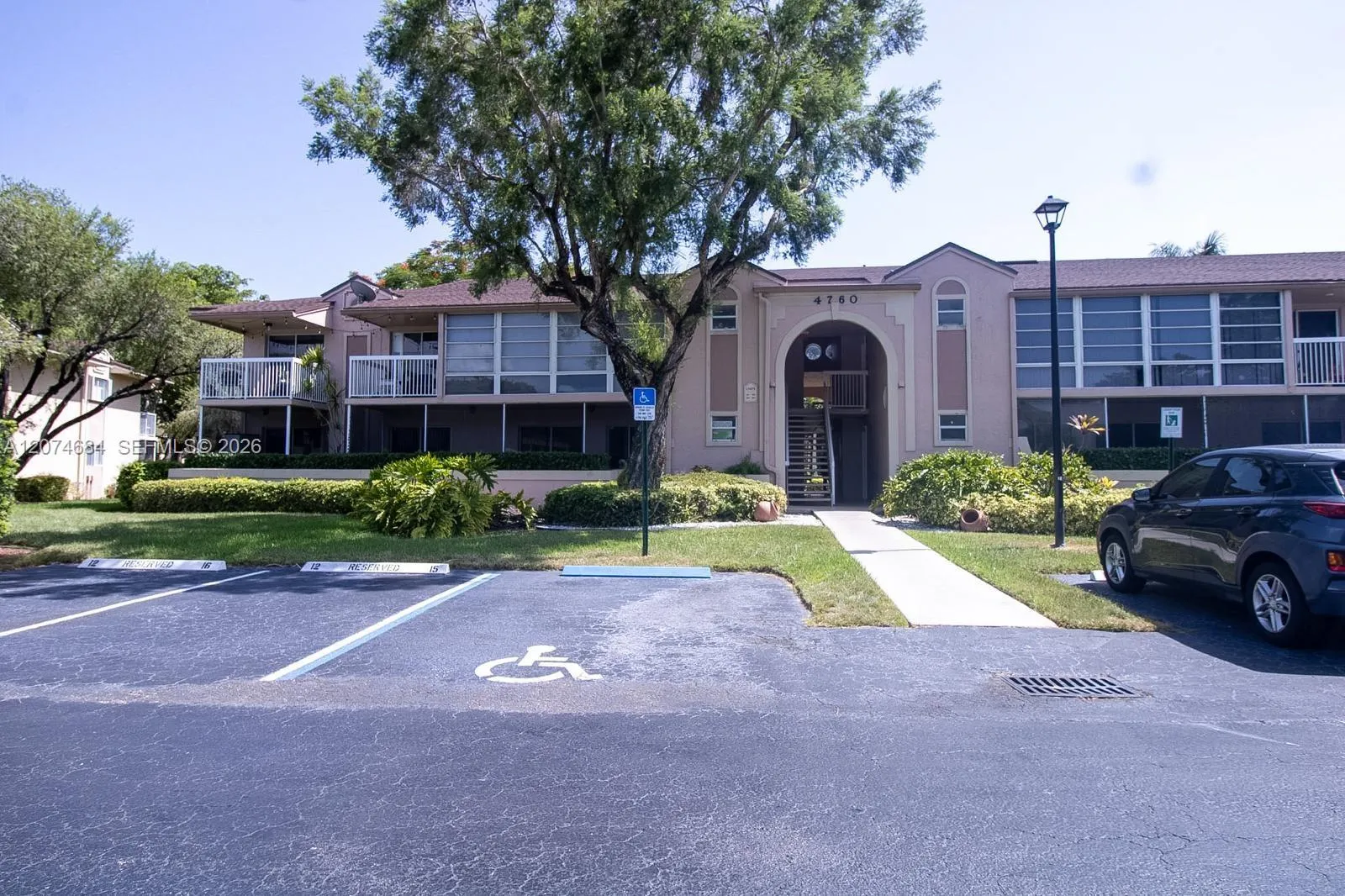Foto de propiedad en 4760 NW 102nd Avenue 103-12, Doral, FL 33178 Doral con MLS# 