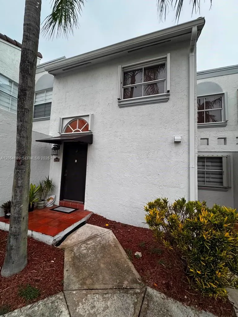 Foto de propiedad en 4765 NW 97th Court 65, Doral, FL 33178 Doral con MLS# 