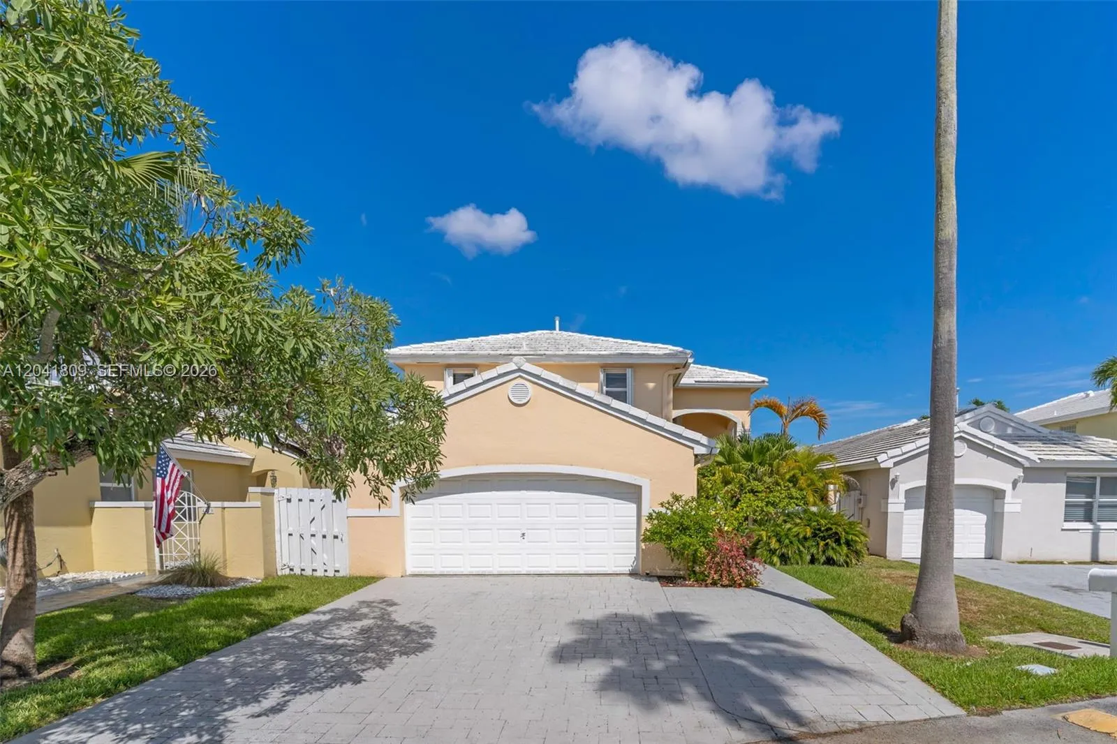 Foto de propiedad en 4766 SW 154th Avenue, Miami, FL 33185 Miami con MLS# 
