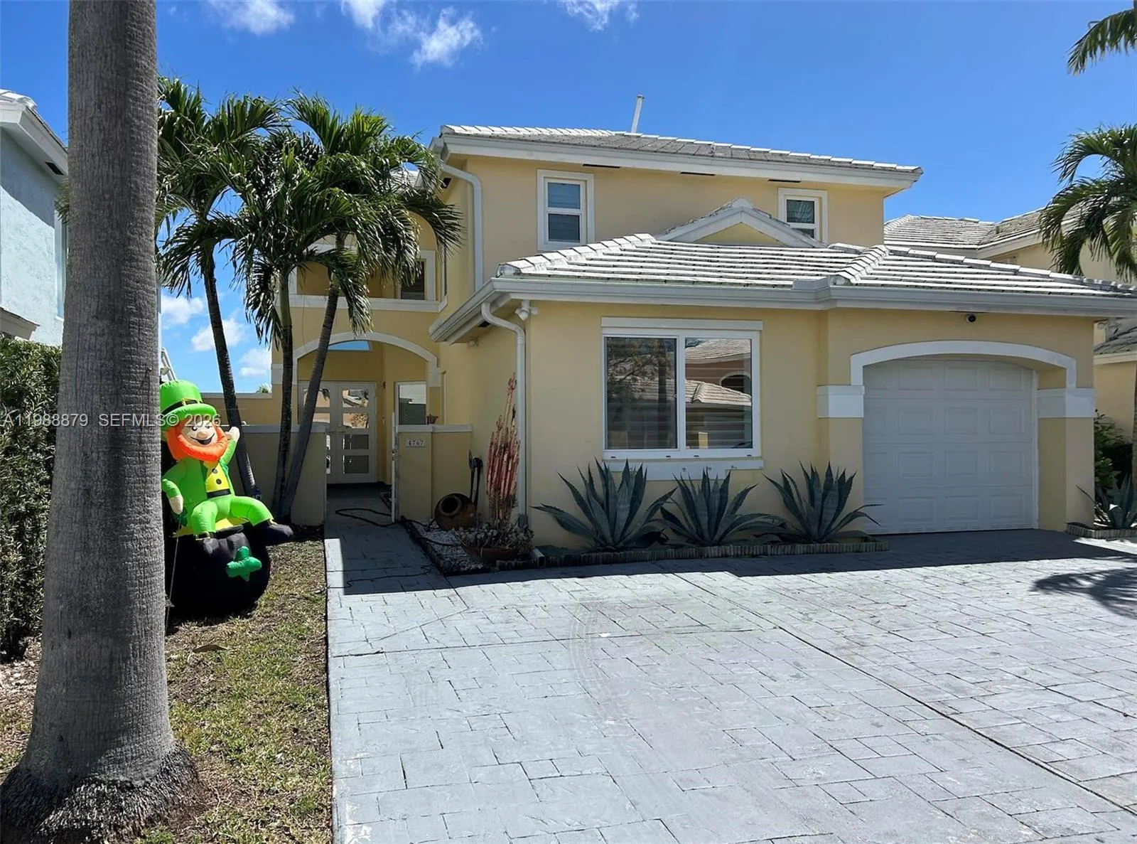 Foto de propiedad en 4767 SW 154th Avenue, Miami, FL 33185 Miami con MLS# 