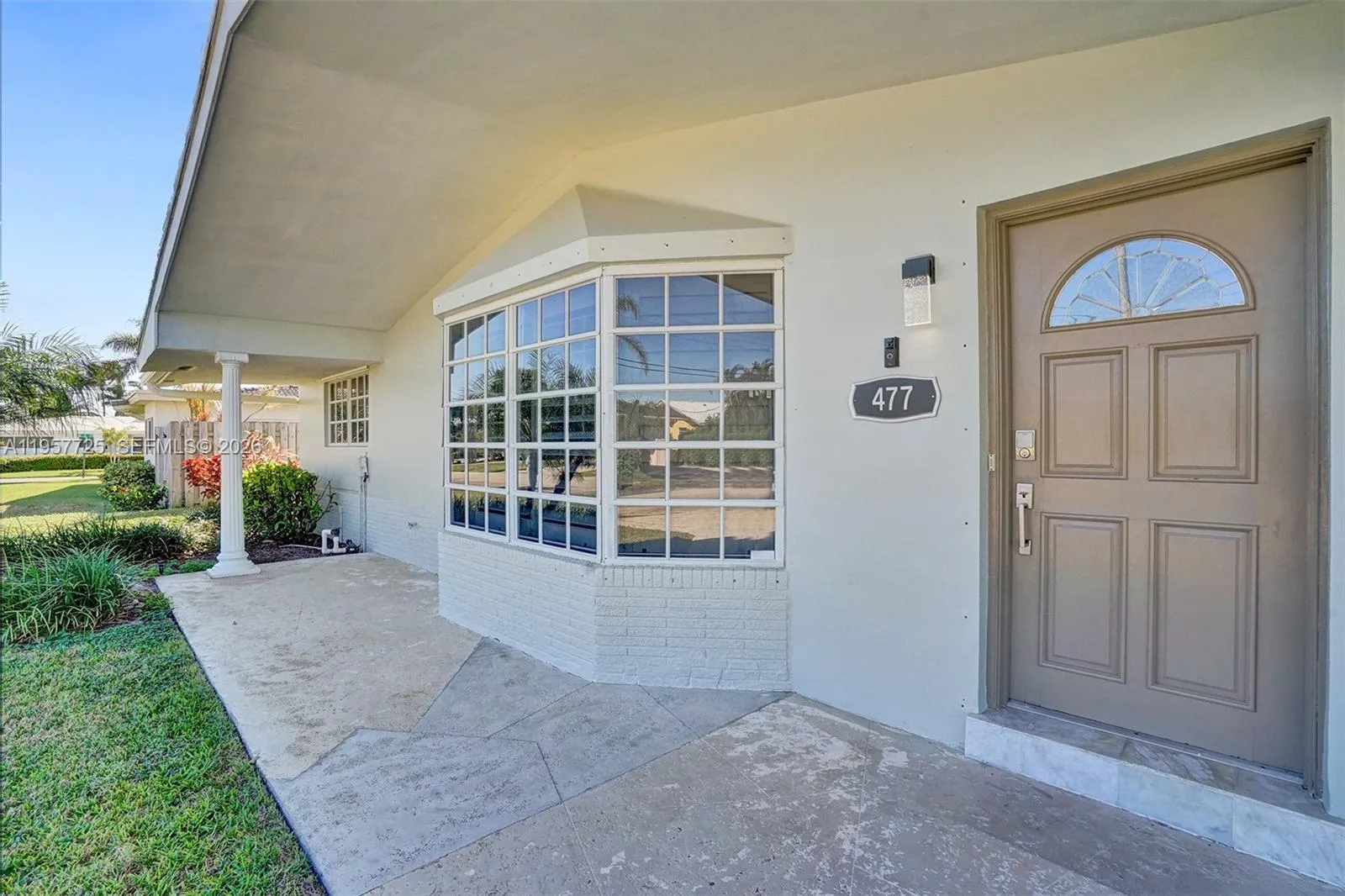 Foto de propiedad en 477 SE 17th Terrace, Deerfield Beach, FL 33441 Deerfield Beach con MLS# 