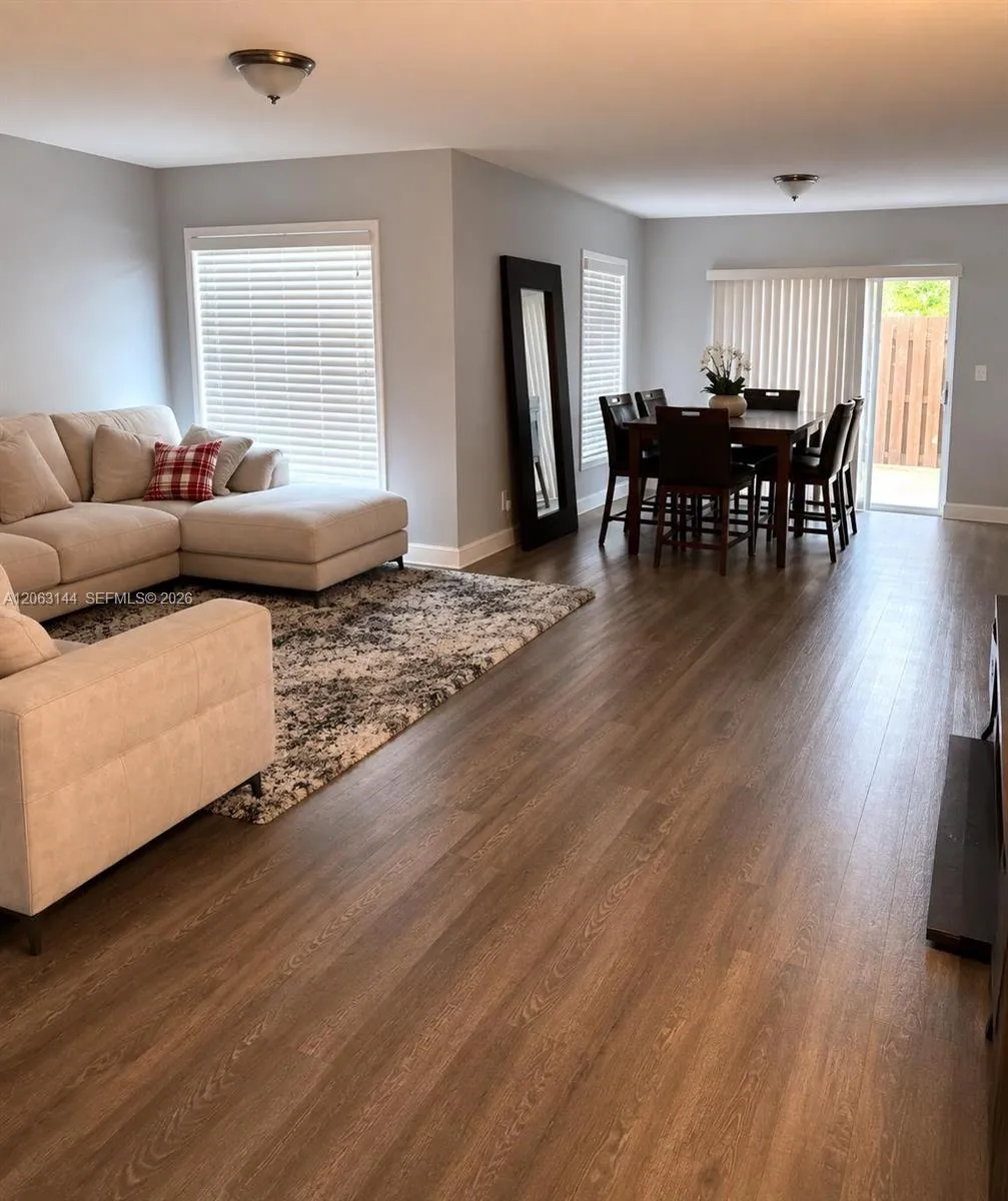 Foto de propiedad en 4771 Grapevine Way, Davie, FL 33331 Davie con MLS# 
