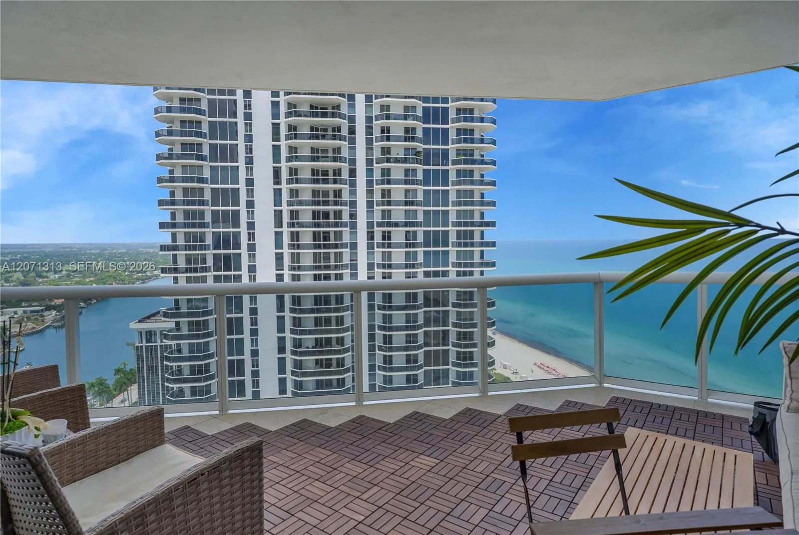 Foto de propiedad en 4775 Collins Avenue 2908, Miami Beach, FL 33140 Miami Beach con MLS# 