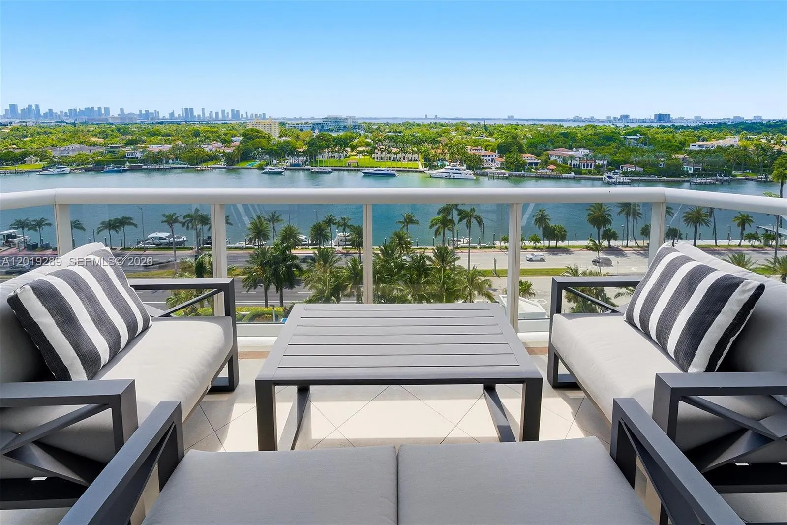 Foto de propiedad en 4779 Collins Avenue 1206, Miami Beach, FL 33140 Miami Beach con MLS# 
