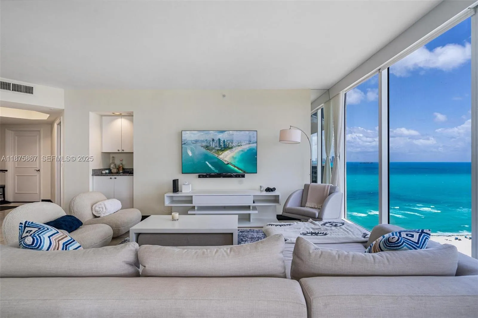 Foto de propiedad en 4779 Collins Avenue 2305, Miami Beach, FL 33140 Miami Beach con MLS# 
