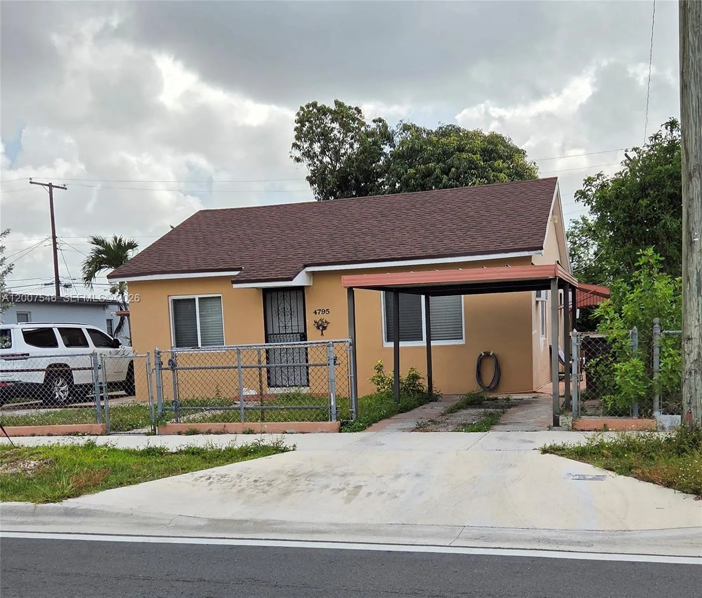 Vendido 4795 E 8th Court, Hialeah, FL 33013, Hialeah, FL 33013