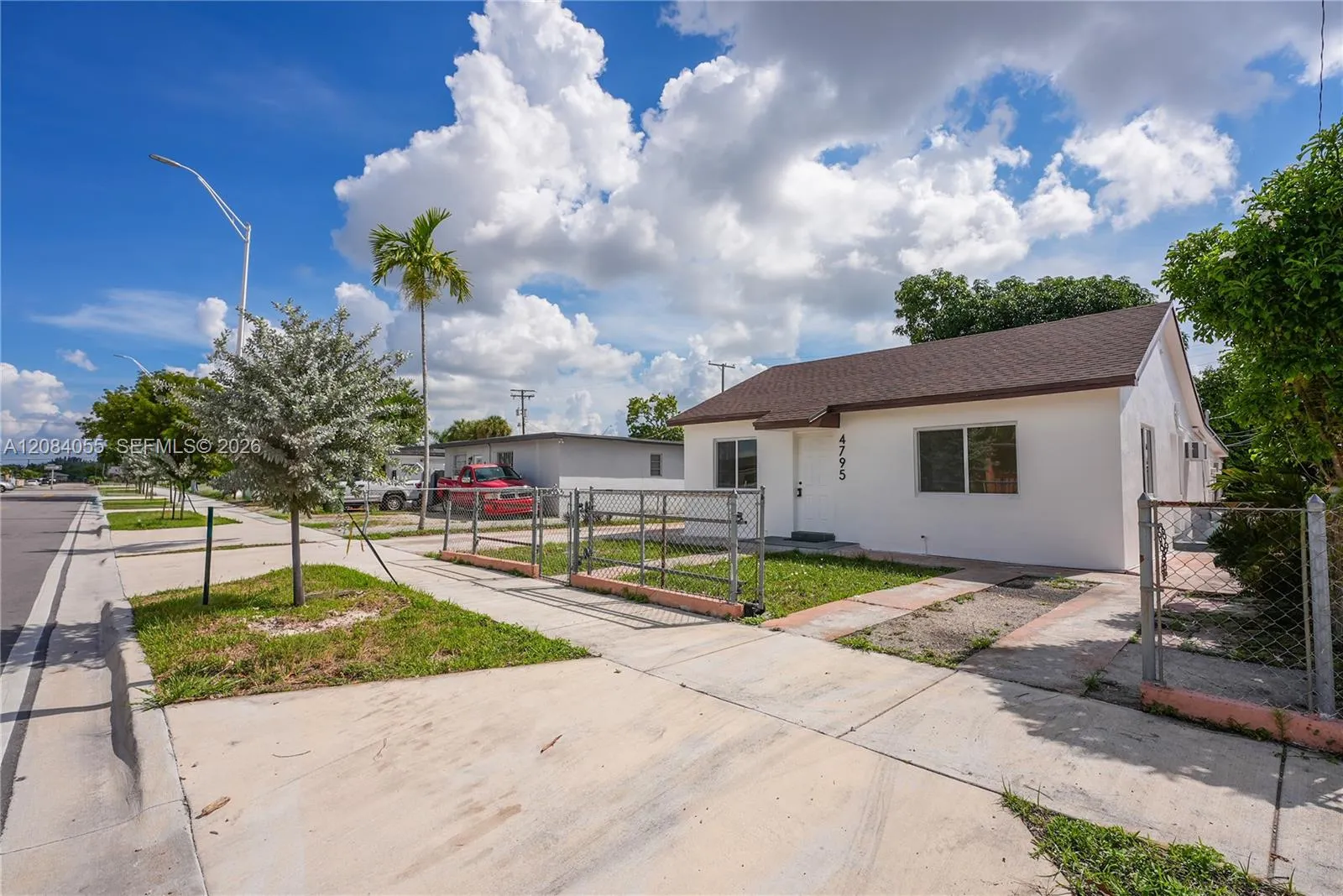 En Venta 4795 E 8th Court, Hialeah, FL 33013, Hialeah, FL 33013