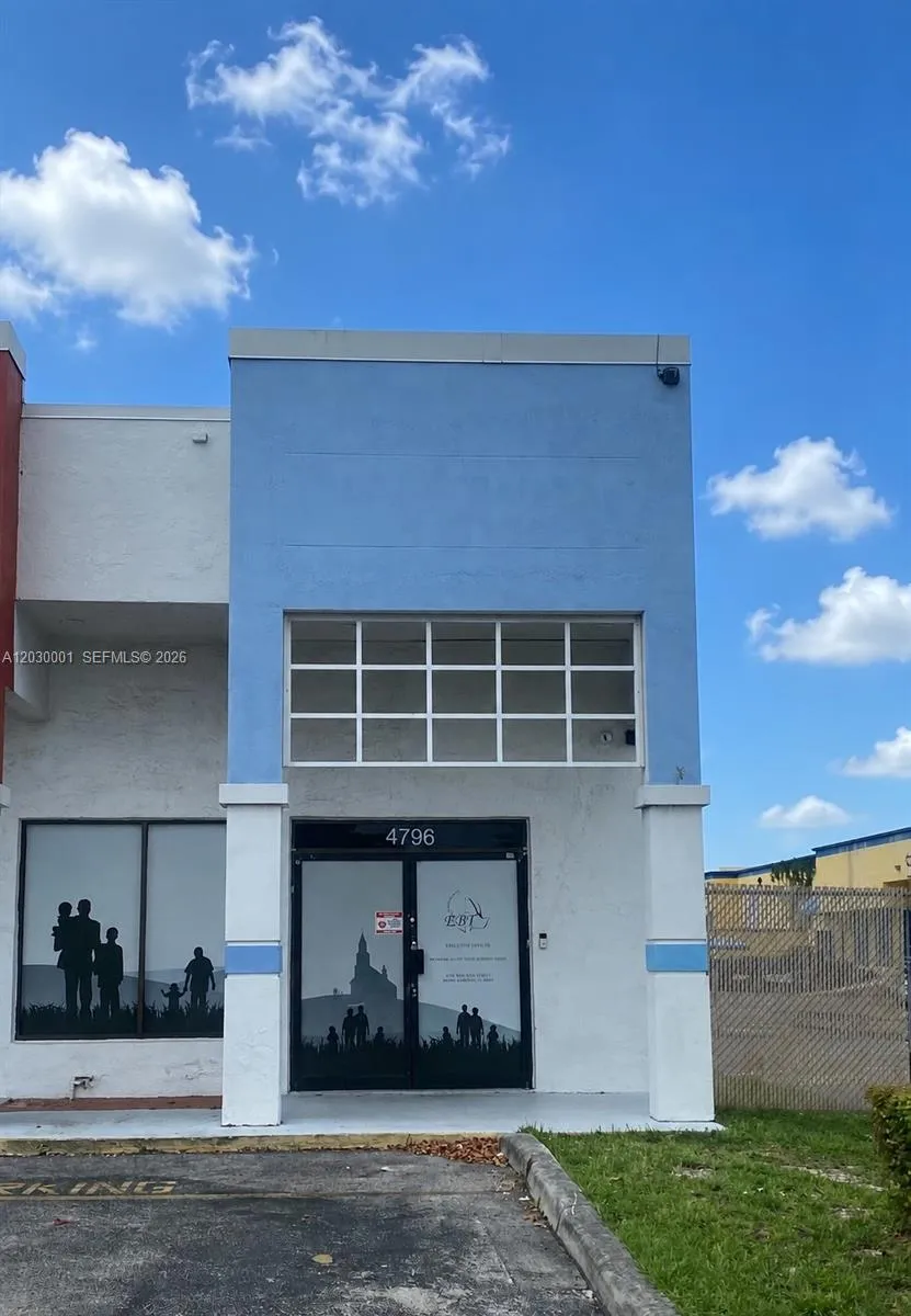 Foto de propiedad en 4796 NW 167th Street, Miami Gardens, FL 33014 Miami Gardens con MLS# 