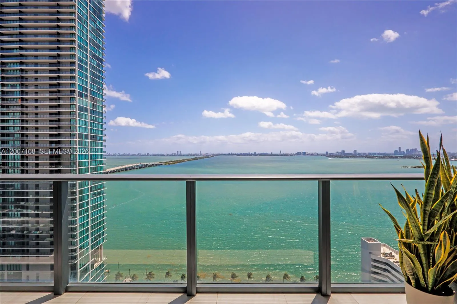 Foto de propiedad en 480 NE 31st Street 2405, Miami, FL 33137 Miami con MLS# 