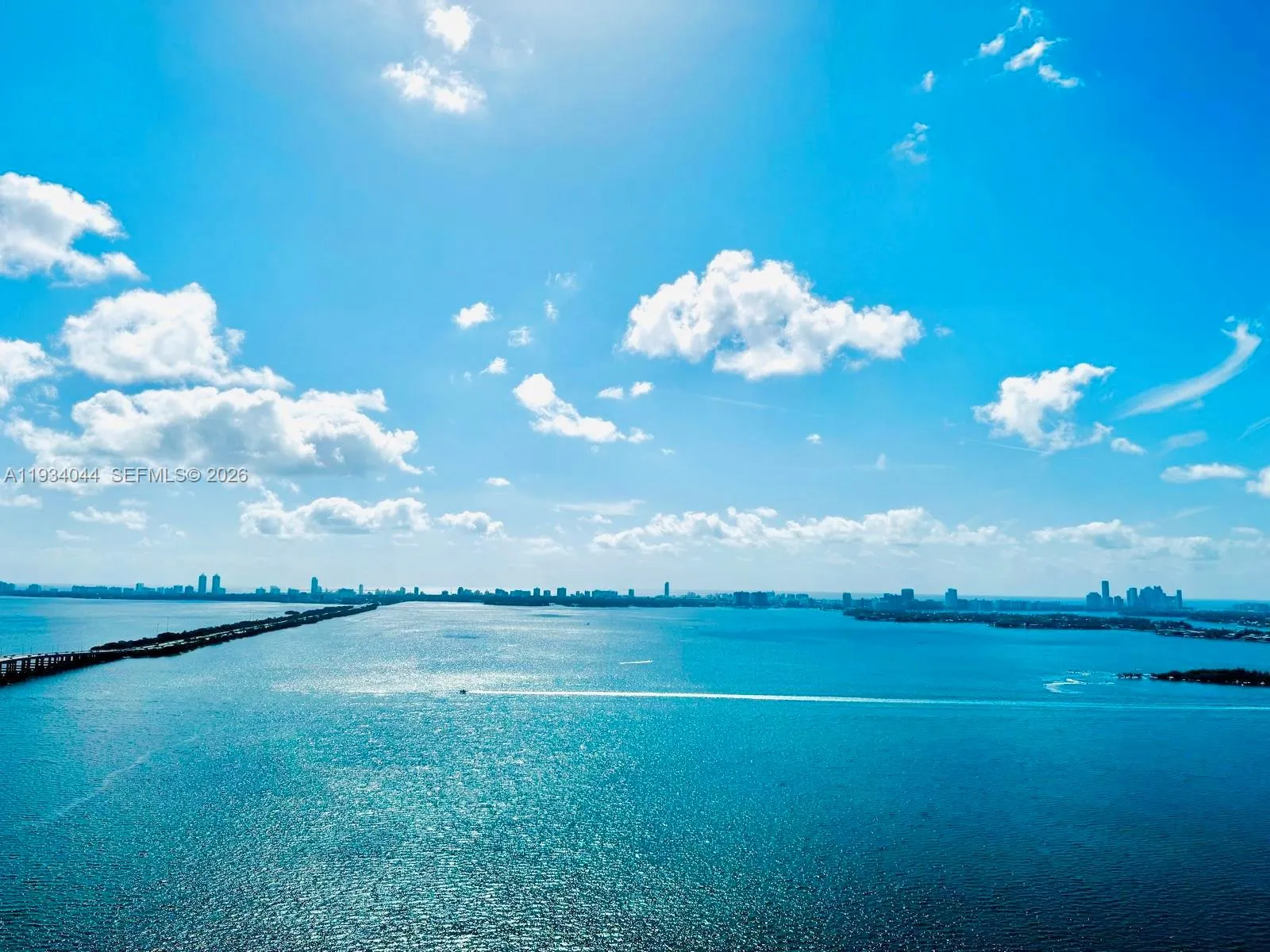Foto de propiedad en 480 NE 31st Street 3405, Miami, FL 33137 Miami con MLS# 