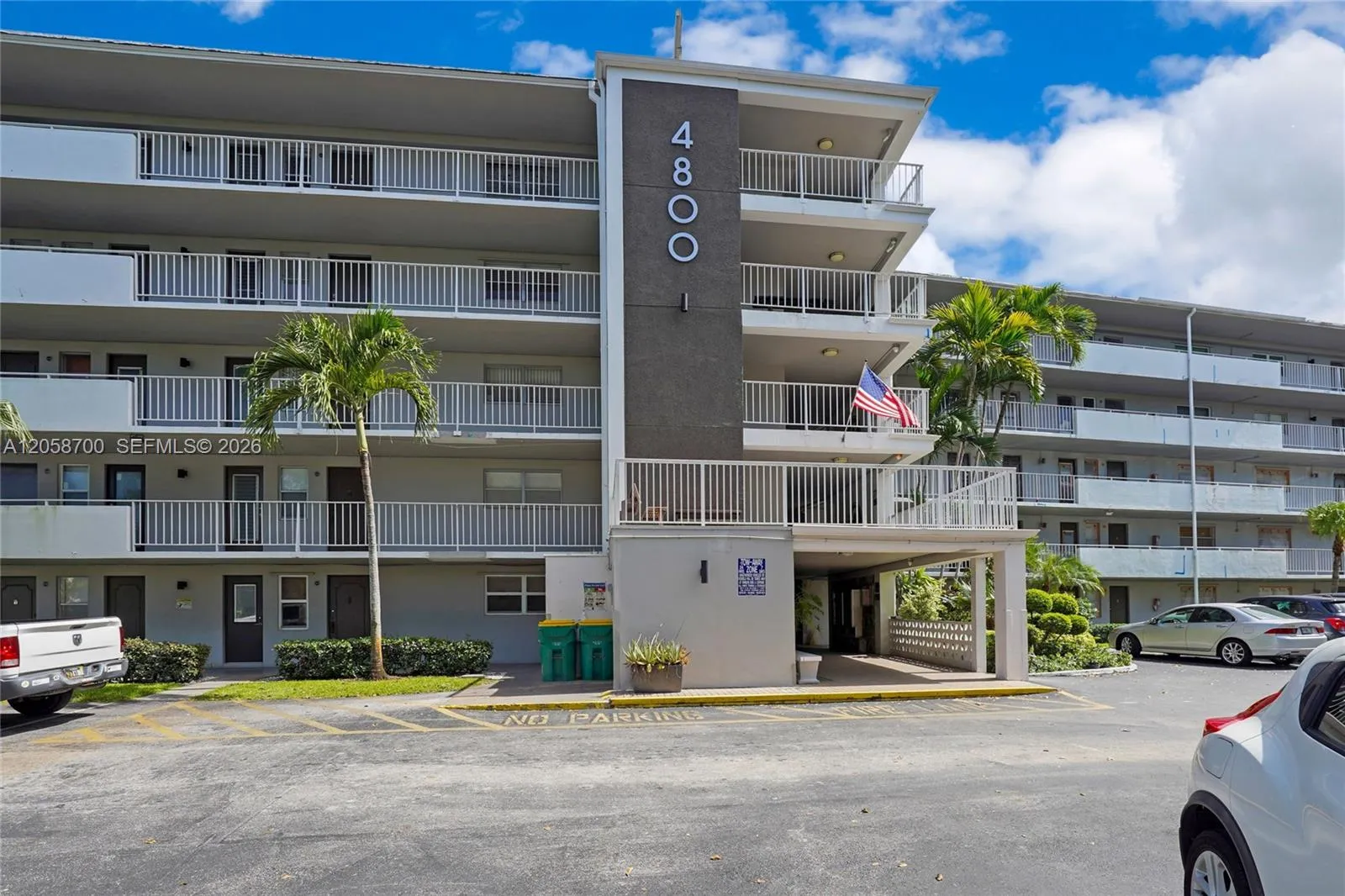 Foto de propiedad en 4800 Hillcrest Lane 402, Hollywood, FL 33021 Hollywood con MLS# 