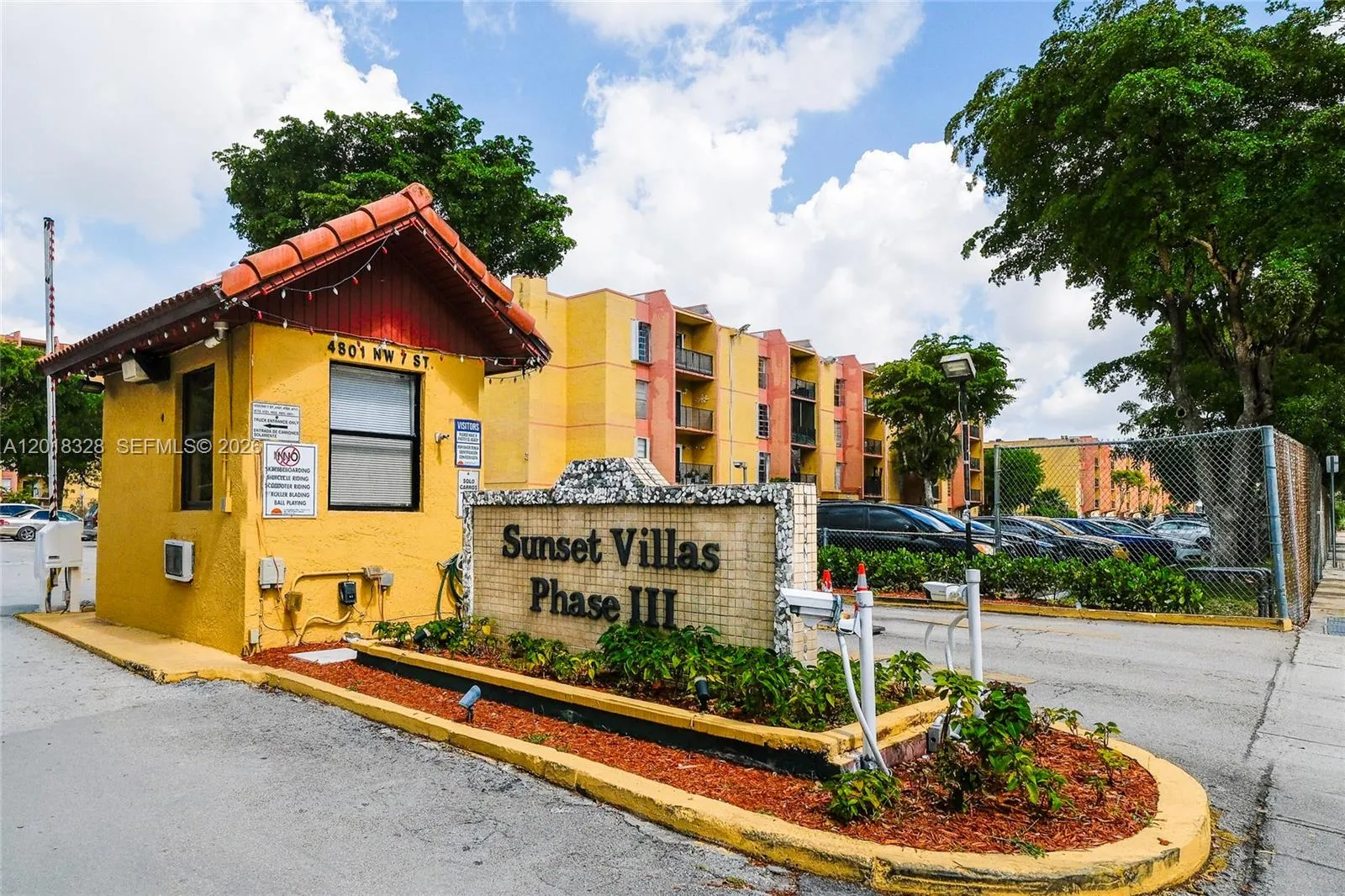 Foto de propiedad en 4801 NW 7th Street 810, Miami, FL 33126 Miami con MLS# 