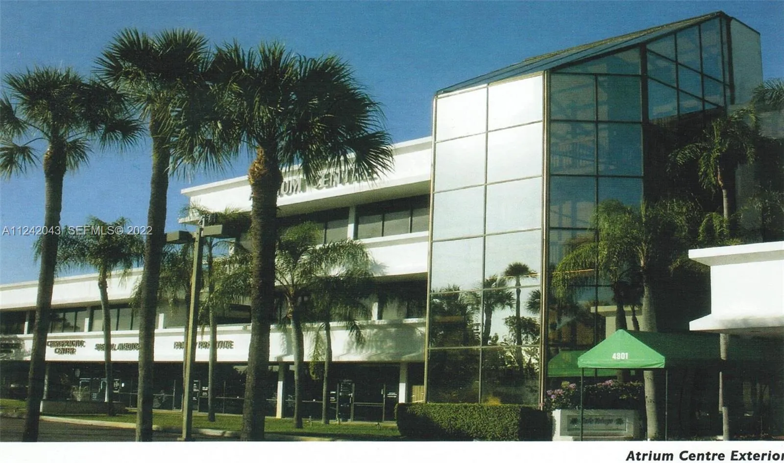 Foto de propiedad en 4801 S University Drive, Davie, FL 33328 Davie con MLS# 