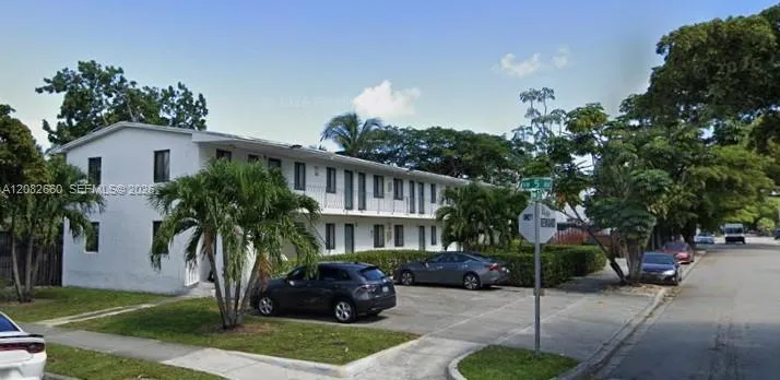 Foto de propiedad en 481 NW 30th Street 2, Miami, FL 33127 Miami con MLS# 