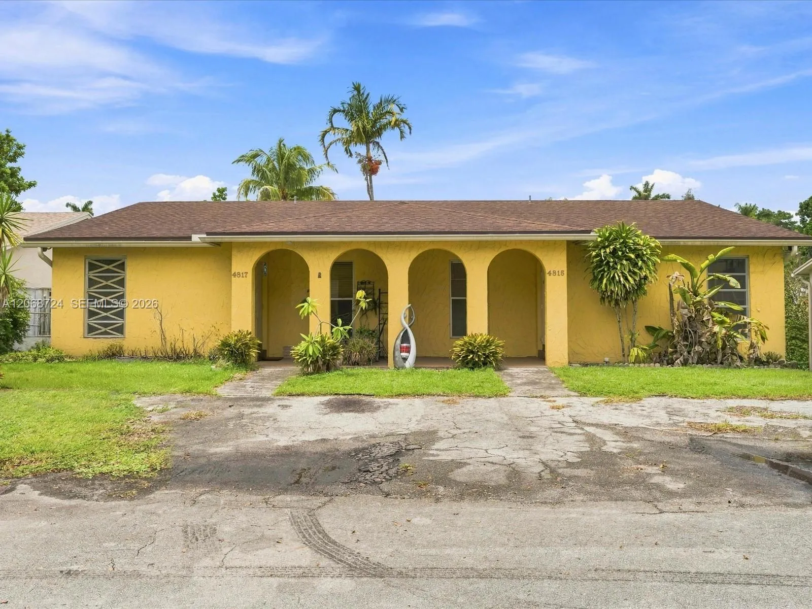 Foto de propiedad en 4815 SW 65th Way, Davie, FL 33314 Davie con MLS# 