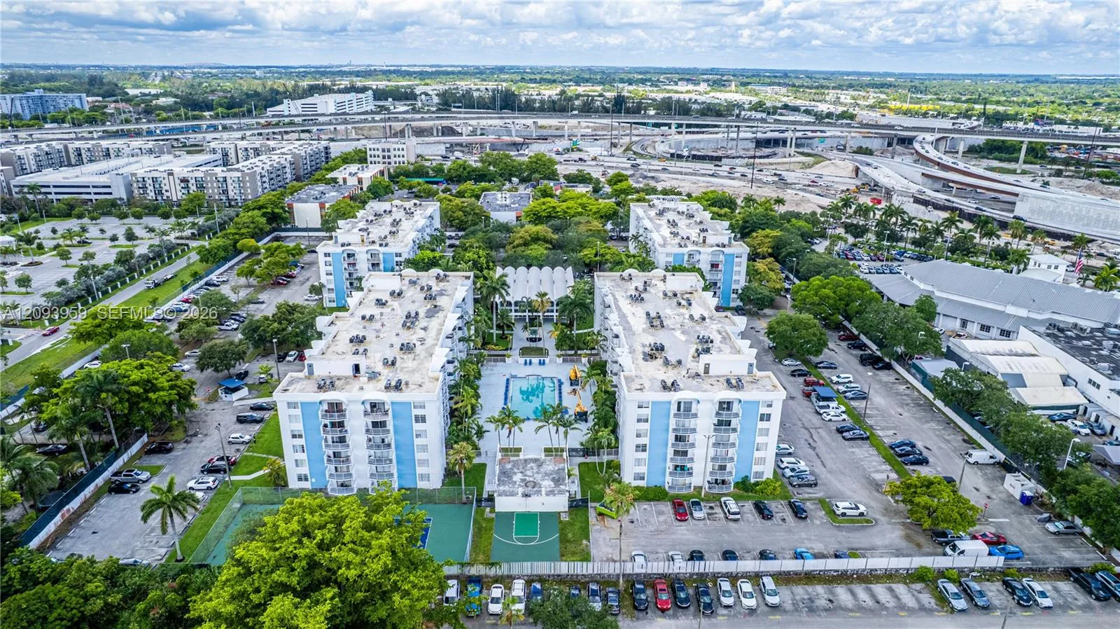 En Venta 482 NW 165th St Road A-201, Miami, FL 33169, Miami, FL 33169