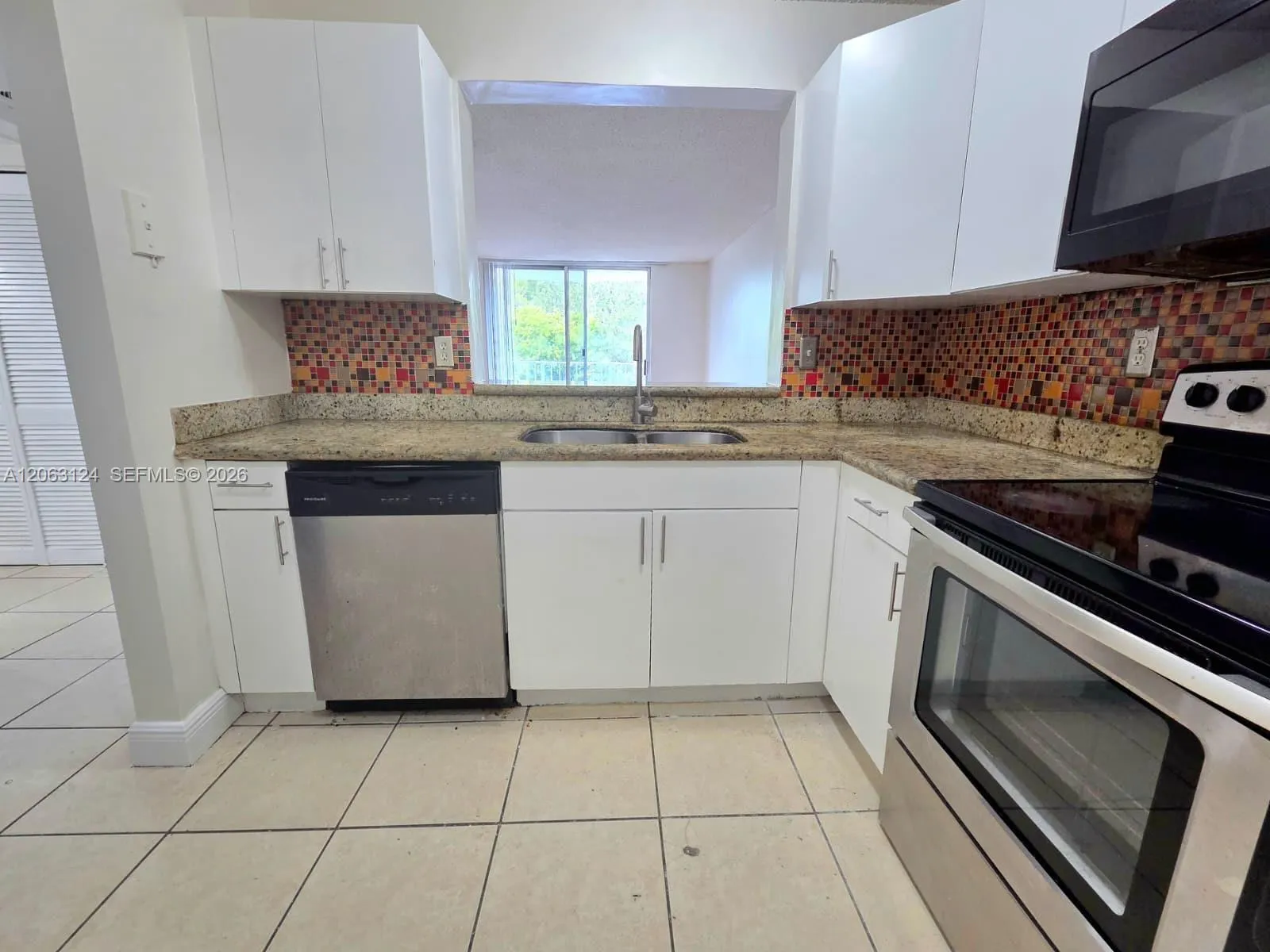 Foto de propiedad en 482 NW 165th St Road A306, Miami, FL 33169 Miami con MLS# 