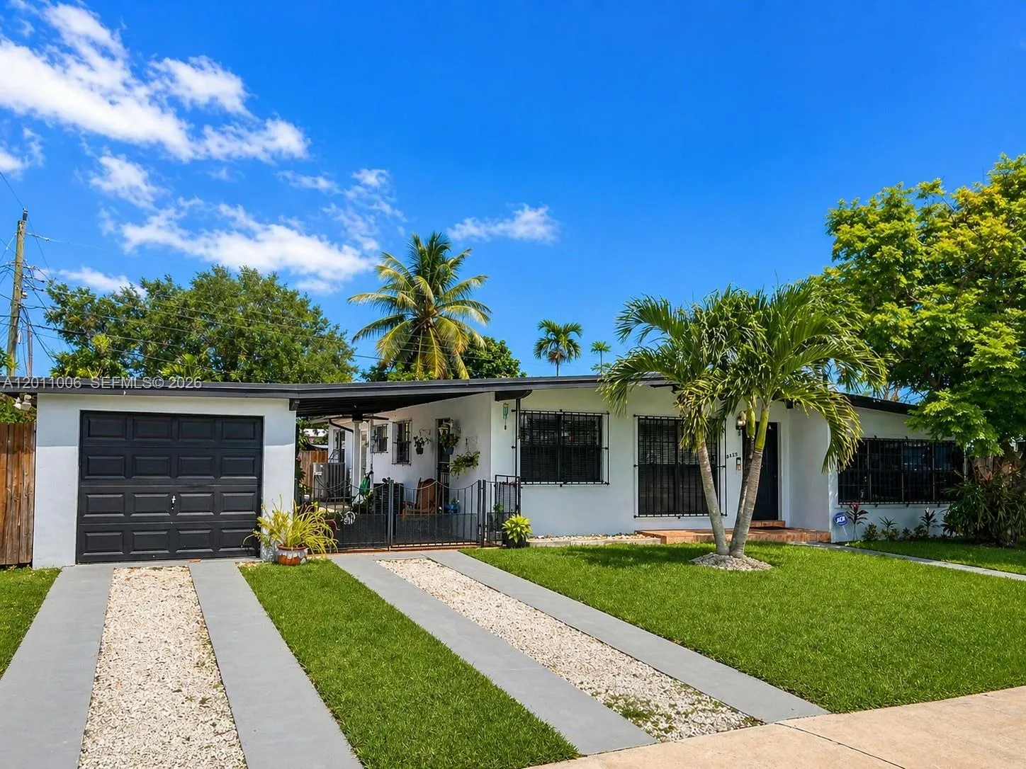 Foto de propiedad en 4825 SW 111th Avenue, Miami, FL 33165 Miami con MLS# 