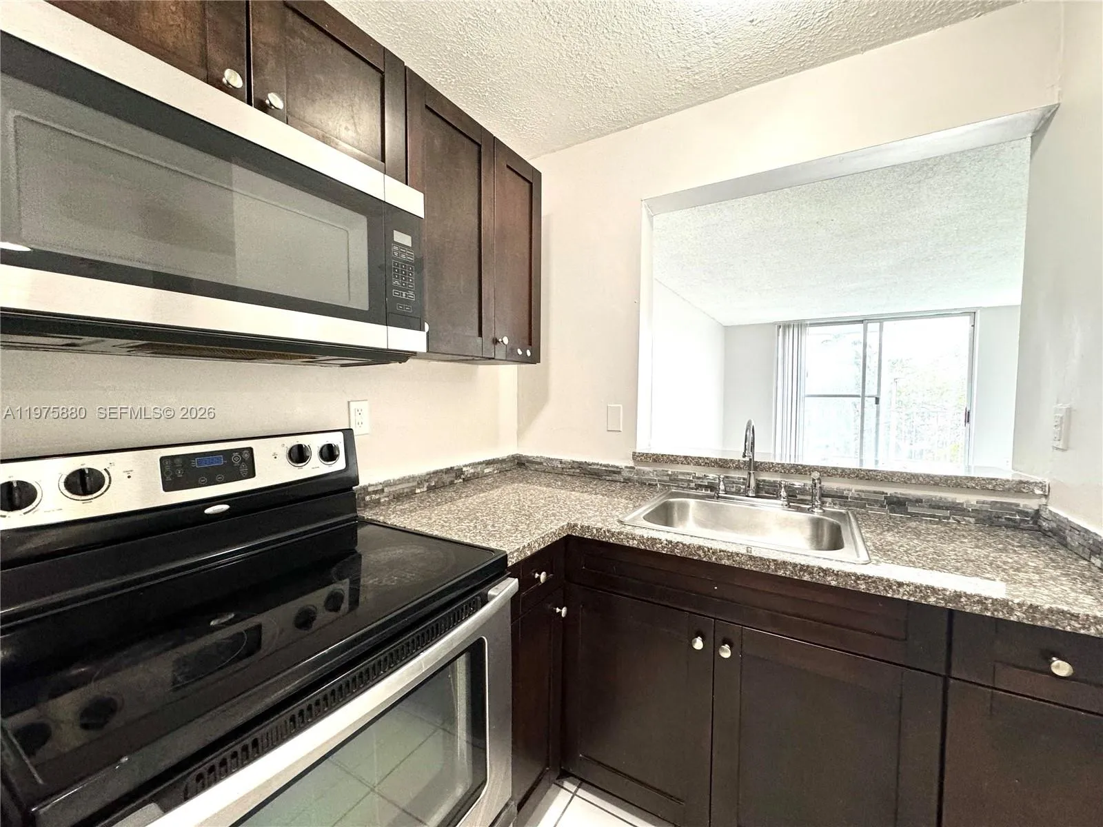 En Venta 484 NW 165th St Road A-411, Miami, FL 33169, Miami, FL 33169
