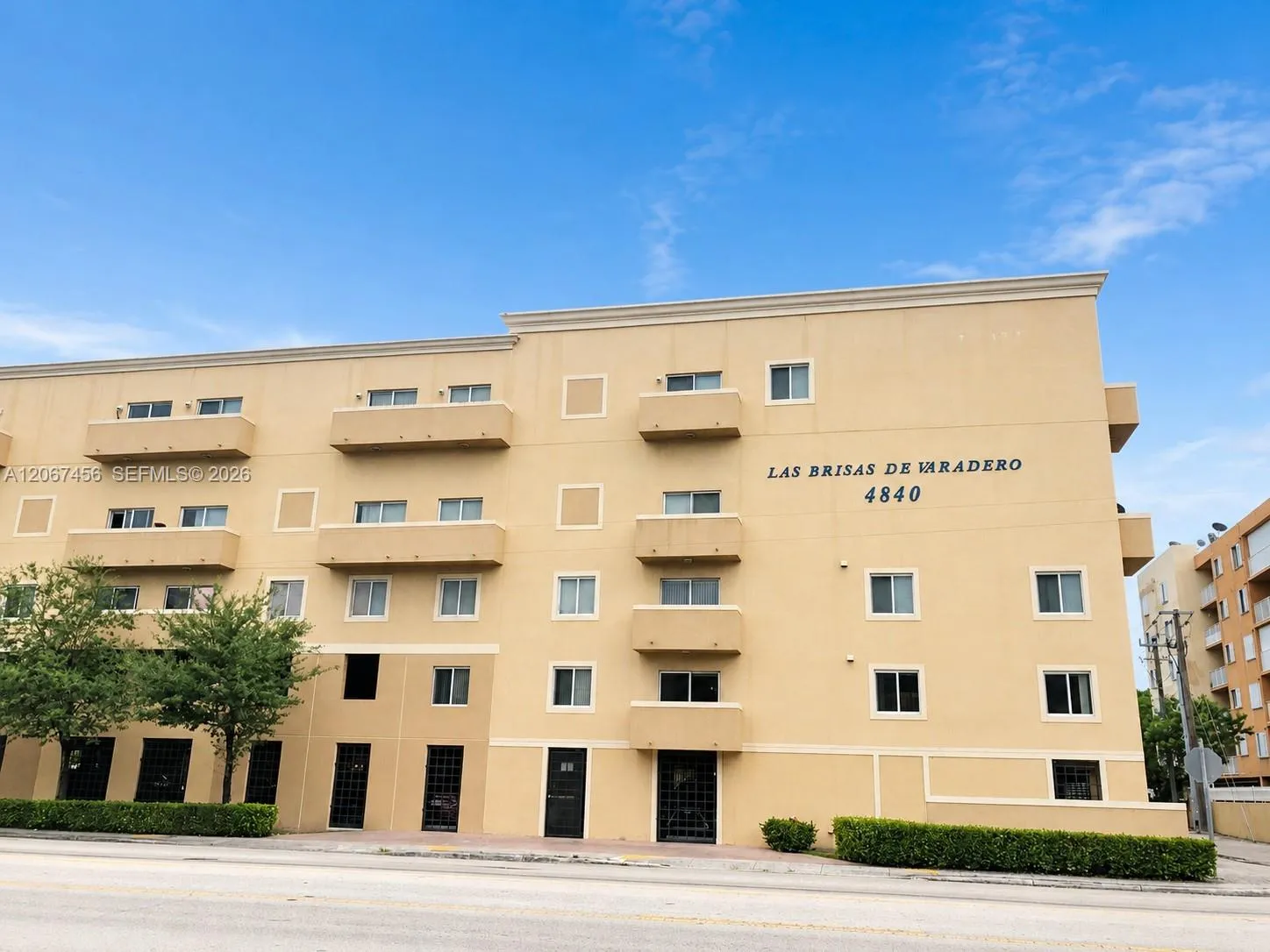 Foto de propiedad en 4840 NW 7th Street 000, Miami, FL 33126 Miami con MLS# 