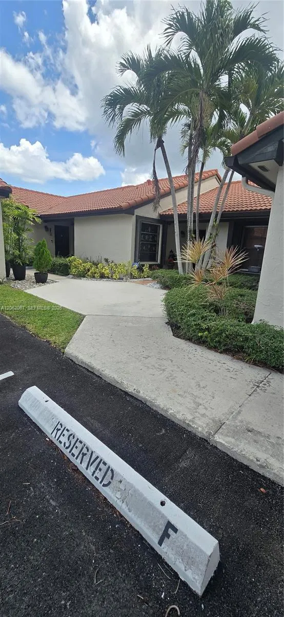 En Venta 4844 SW 152nd Court F-37, Miami, FL 33185, Miami, FL 33185