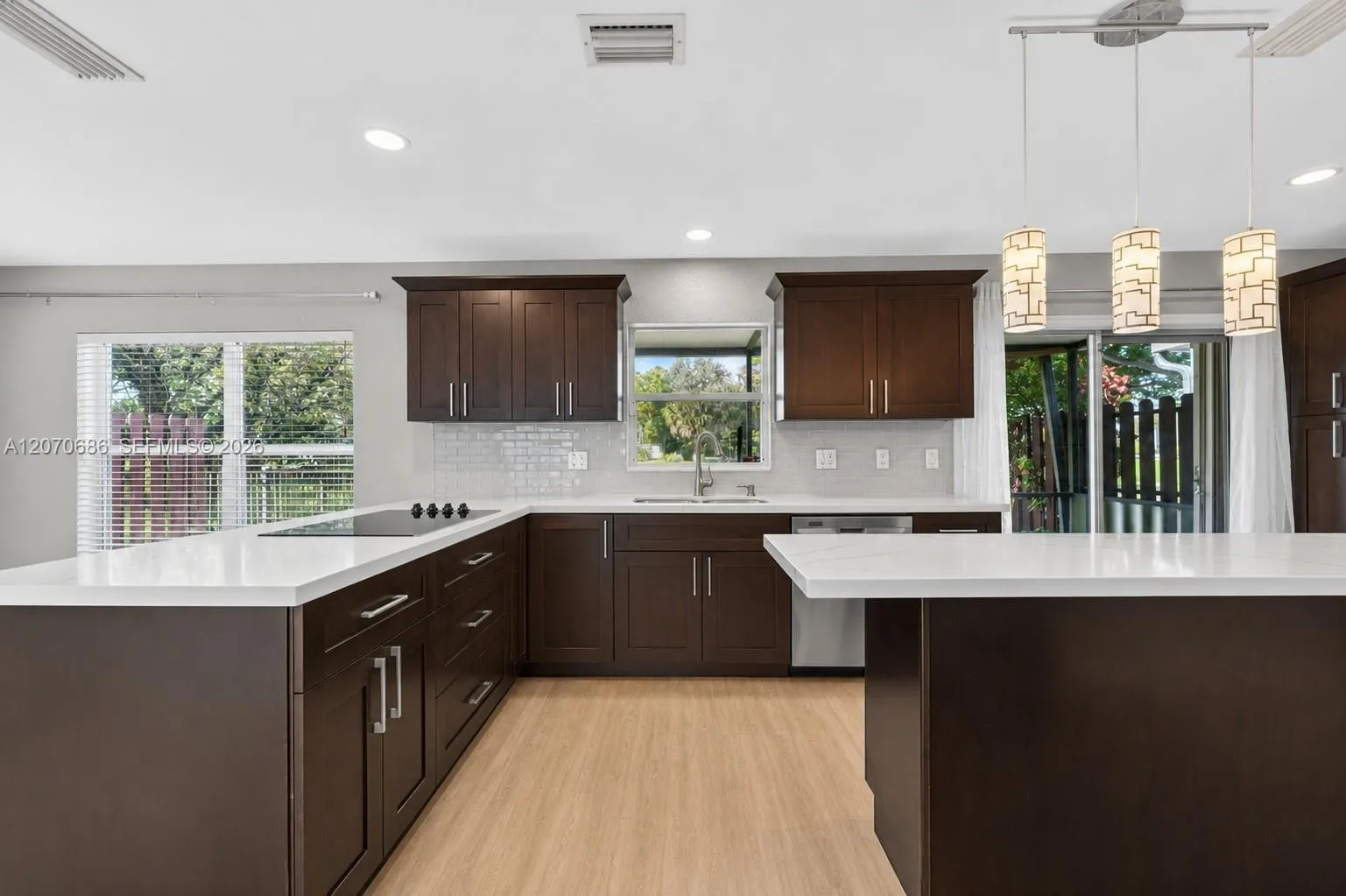 Foto de propiedad en 4848 Grapevine Way 4848, Davie, FL 33331 Davie con MLS# 