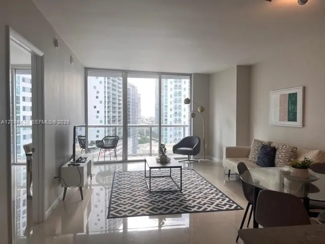 Foto de propiedad en 485 Brickell Avenue 1707, Miami, FL 33131 Miami con MLS# 