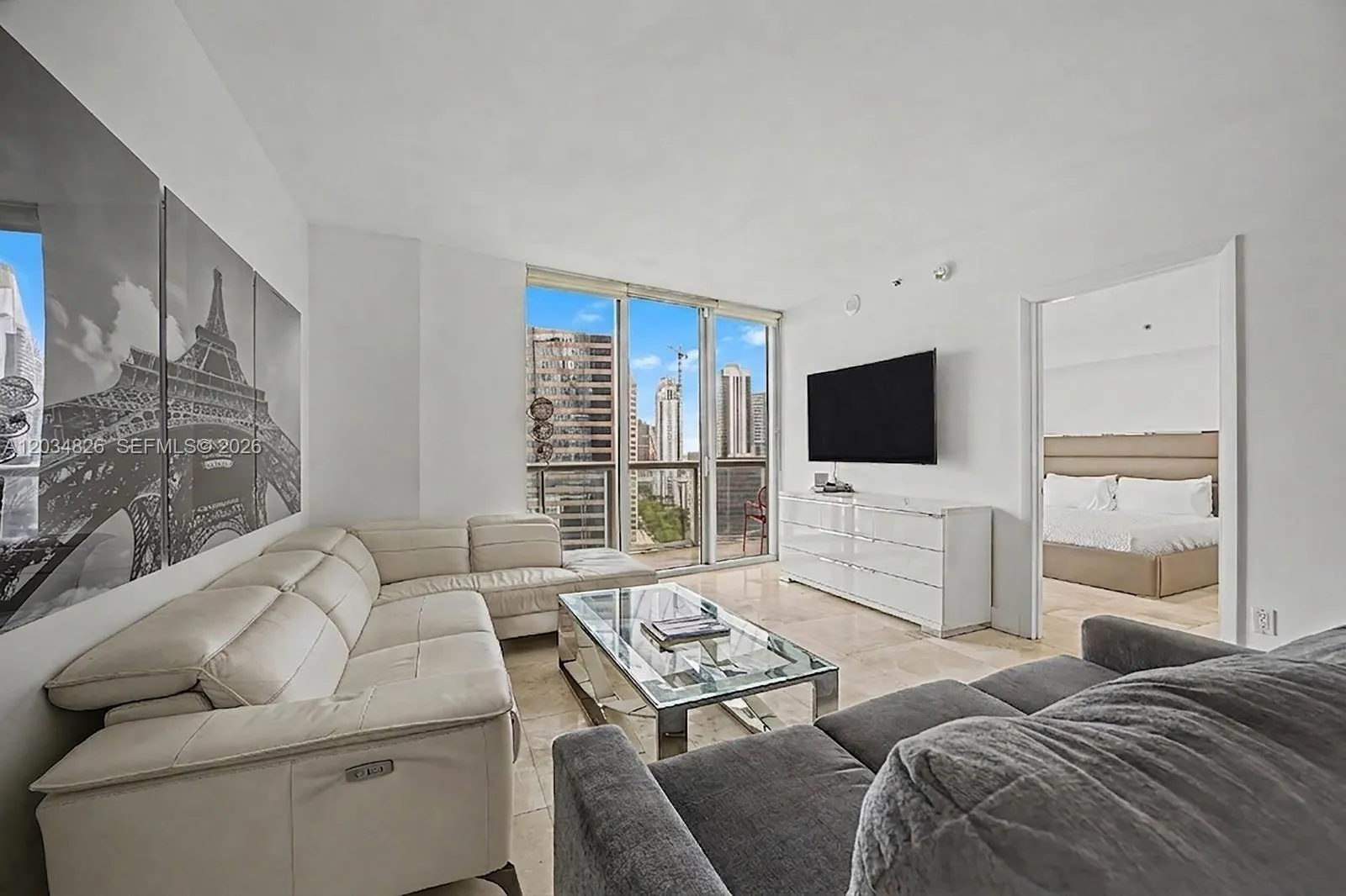 Foto de propiedad en 485 Brickell Avenue 2209, Miami, FL 33131 Miami con MLS# 