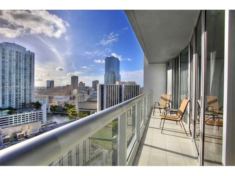 Foto de propiedad en 485 Brickell Avenue 2306, Miami, FL 33131 Miami con MLS# 