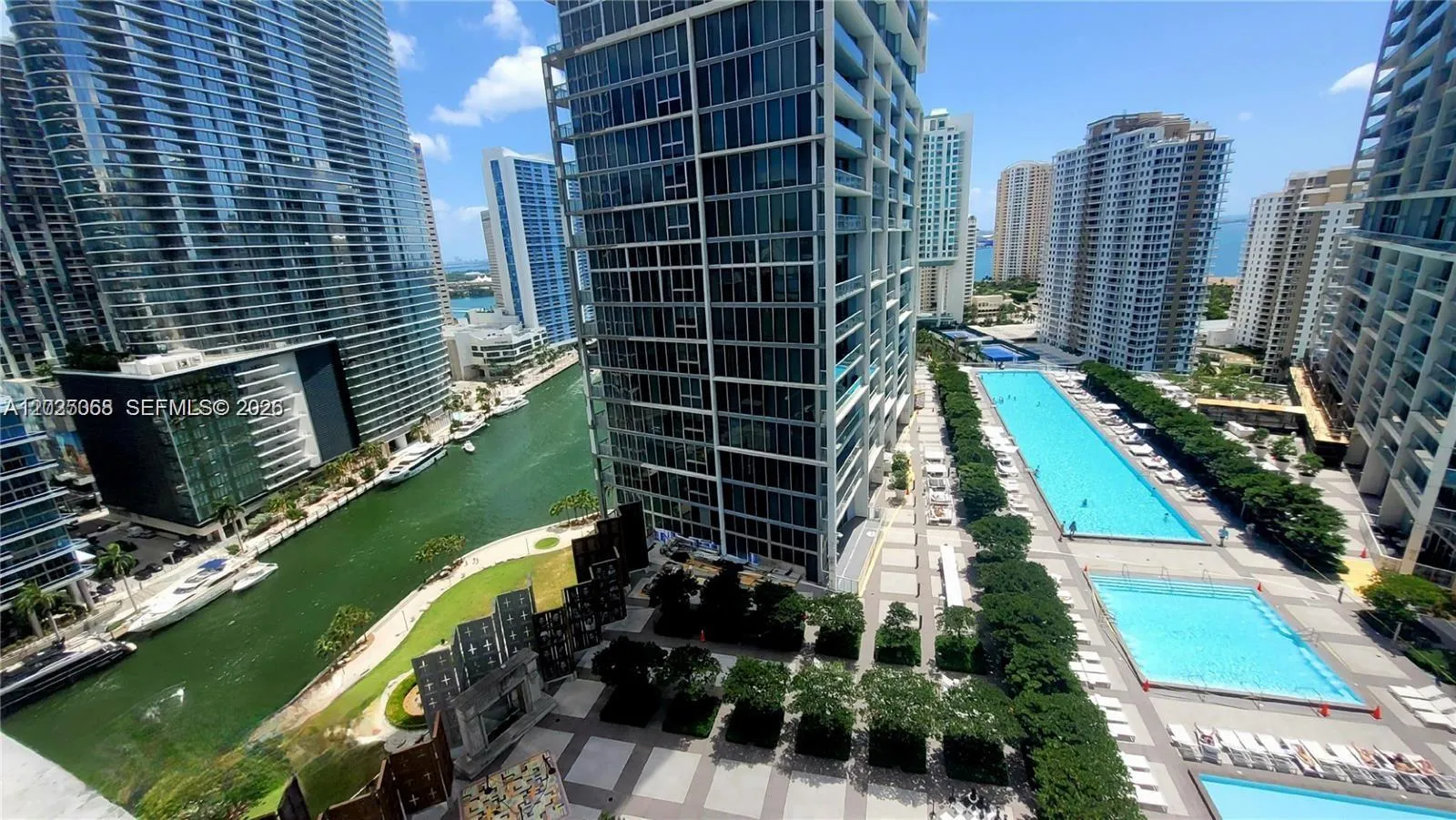Foto de propiedad en 485 Brickell Avenue 2311, Miami, FL 33131 Miami con MLS# 