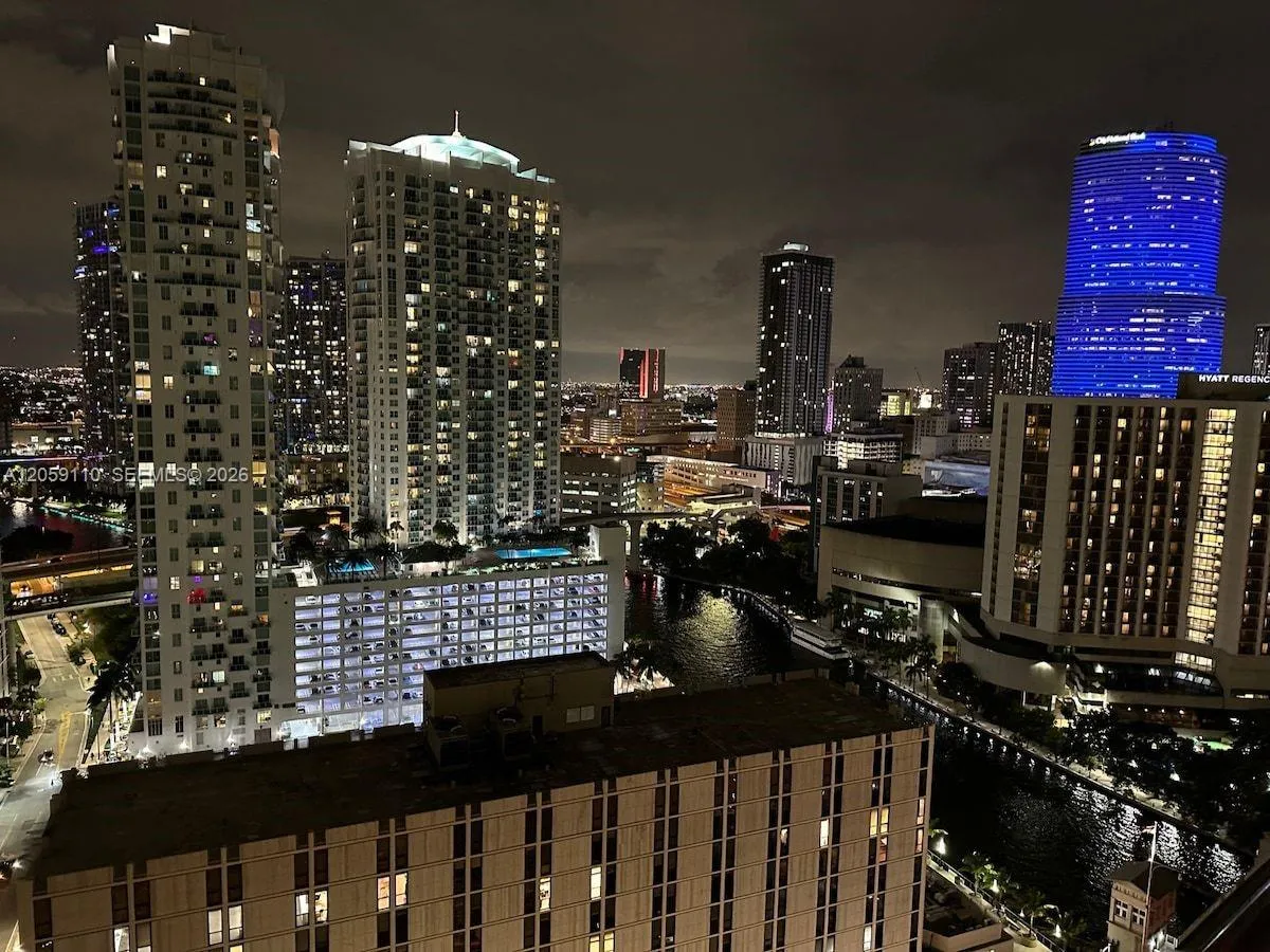Foto de propiedad en 485 Brickell Avenue 2507, Miami, FL 33131 Miami con MLS# 