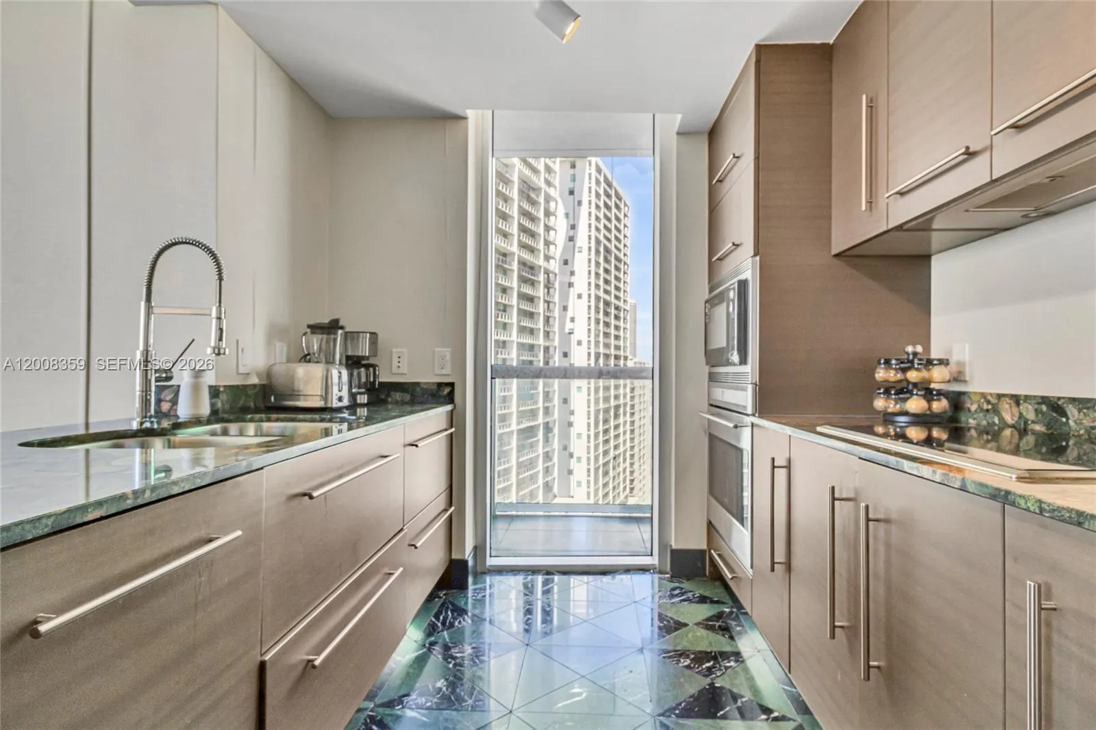 Foto de propiedad en 485 Brickell Avenue 2508, Miami, FL 33131 Miami con MLS# 
